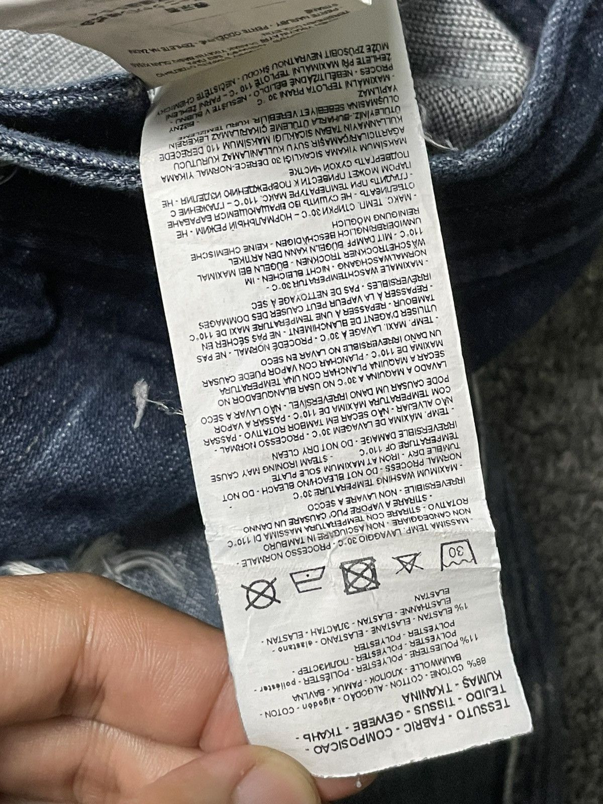 Armani Exchange × Vintage ARMANI EXCHANGE Distressed Ripped Jeans (91) Size US 33 - 11 Thumbnail