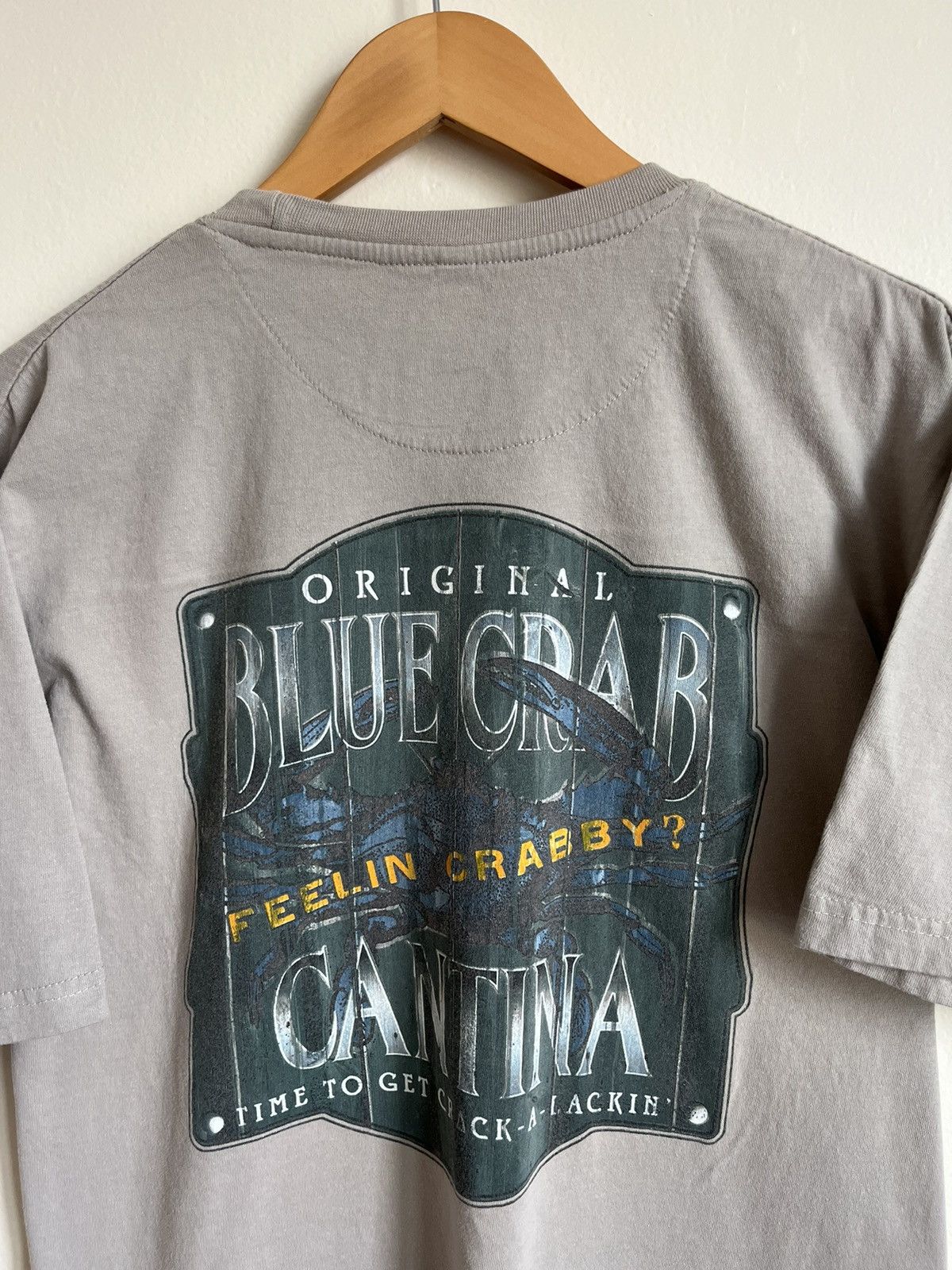Vintage Vintage Y2K Blue Crab Cantina Graphic T-Shirt Size US XL / EU 56 / 4 - 2 Thumbnail