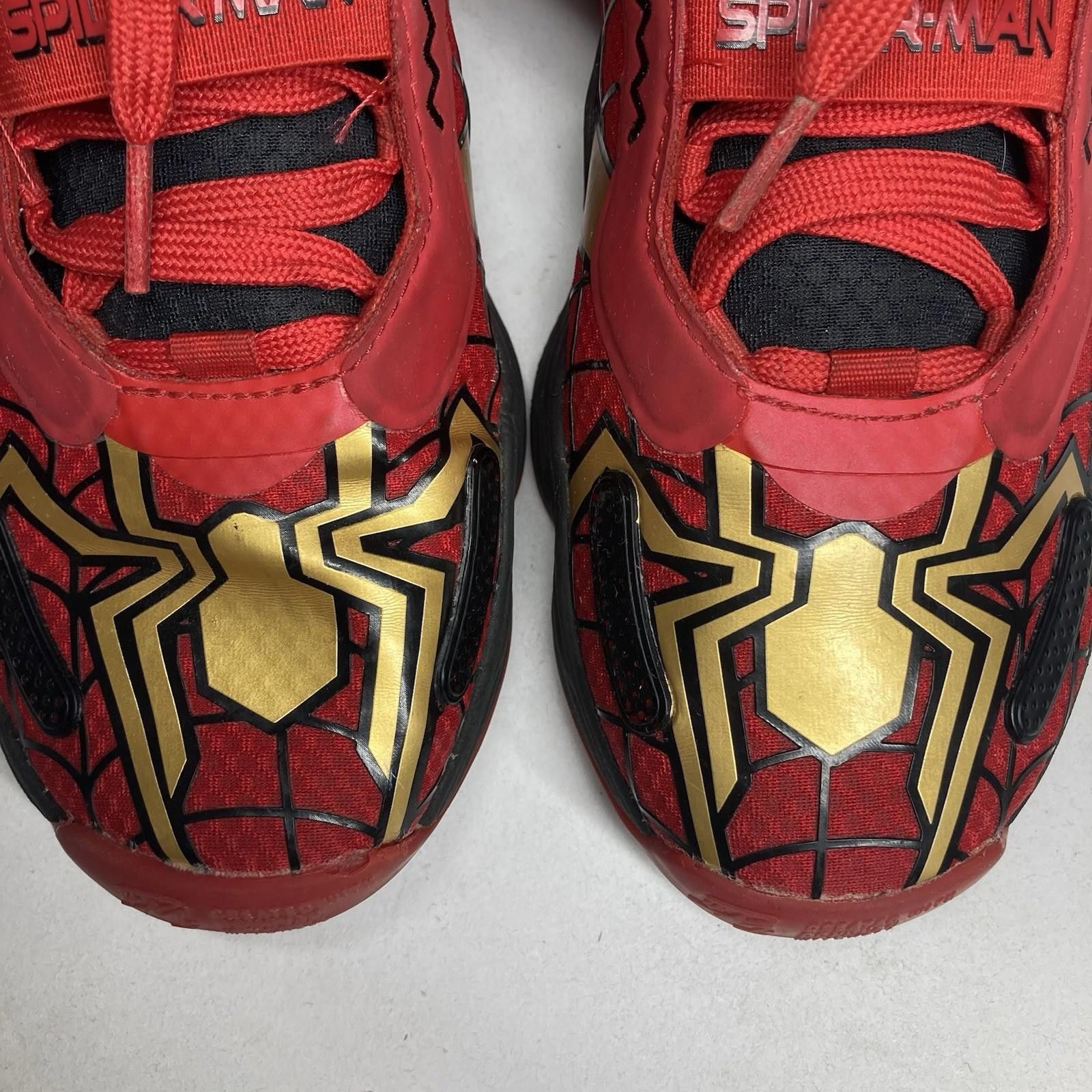 Adidas Boys Size 5.5 Adidas D.O.N Issue #3 Spiderman Size US 5.5 / EU 38 - 7 Thumbnail