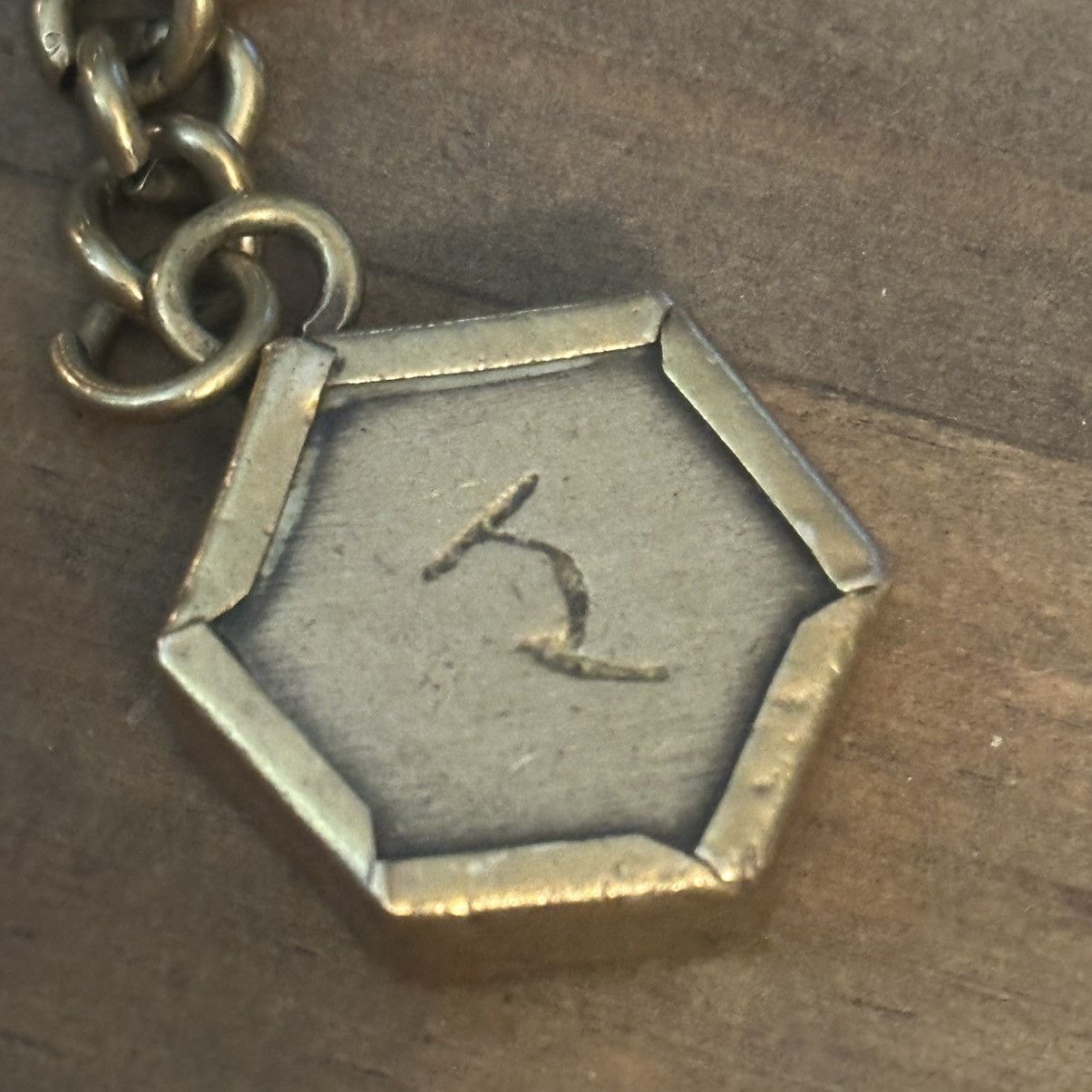 Vintage Vintage gold tone hexagon carved heart keychain Size ONE SIZE - 3 Thumbnail