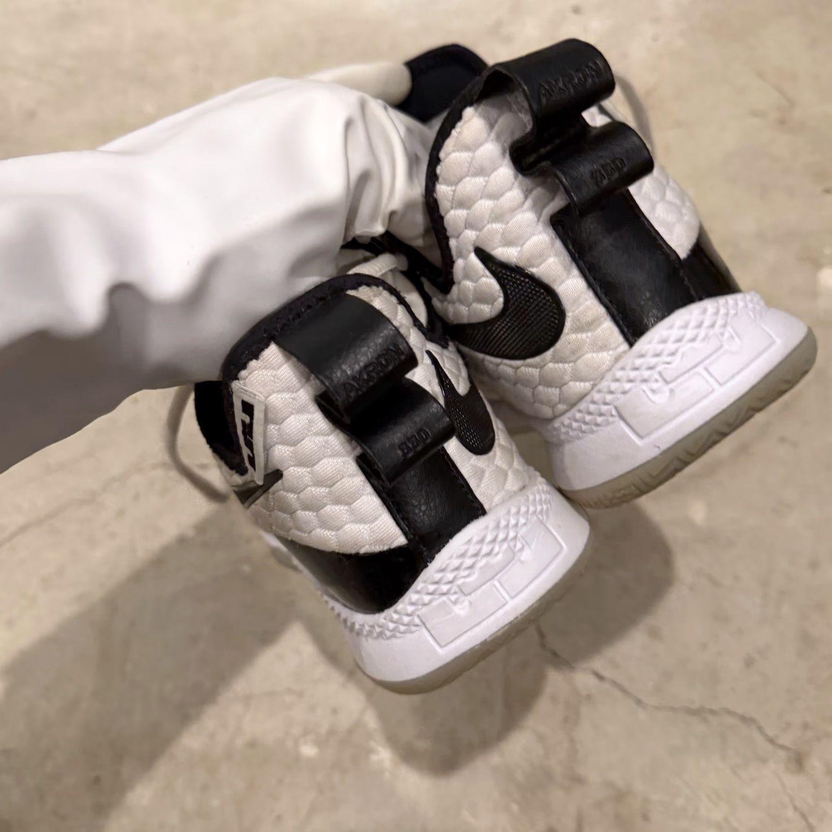Nike Nike LeBron Witness 3 Premium Concord Sneaker Men Size 8.5 White/Oxygen Purple/Black Size ONE SIZE - 7 Thumbnail