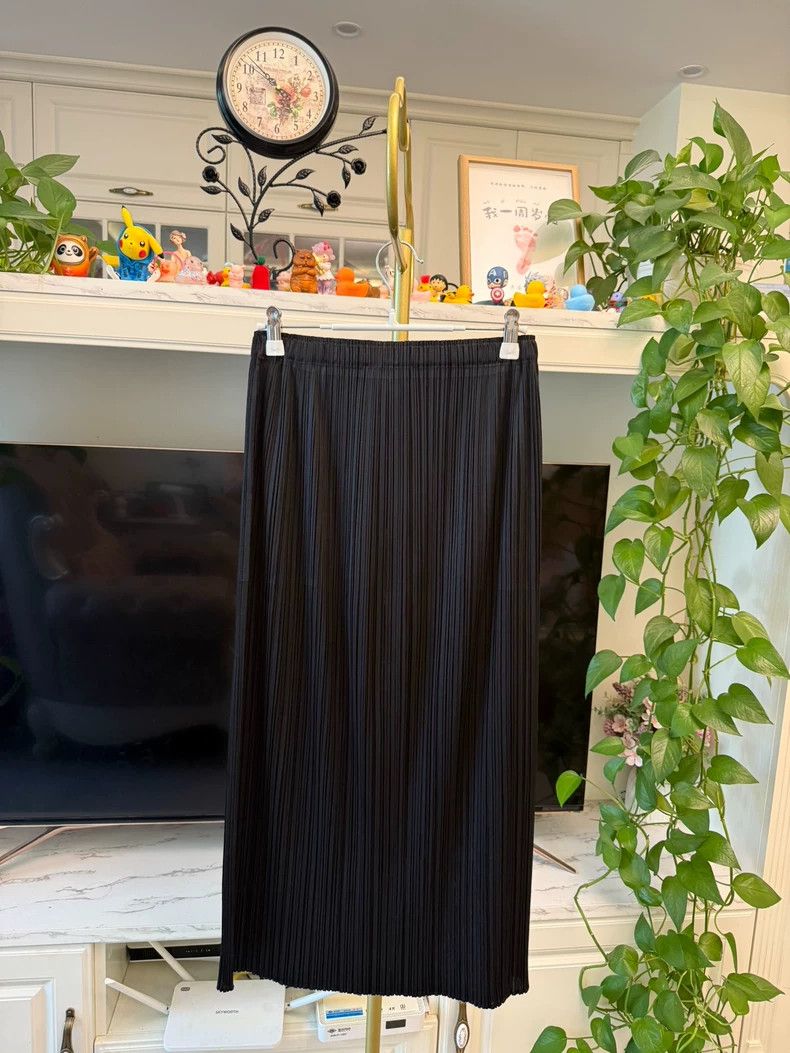 Issey Miyake Issey Miyake size:3 Black pleated skirt Size 31" - 4 Thumbnail