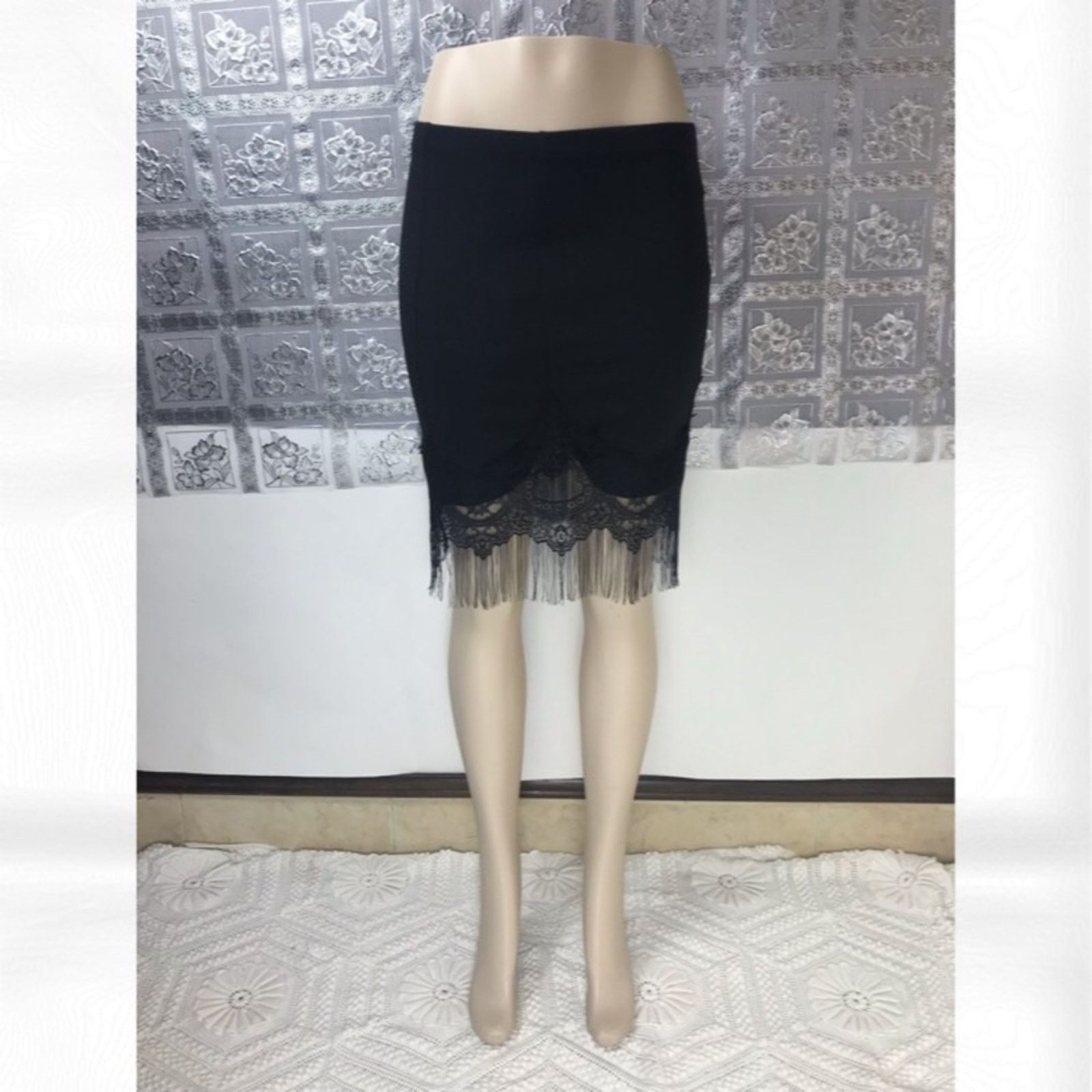 Other NWT Love Culture Black Ponte Lace Trim Skirt Size 27" / US 4 / IT 40 - 1 Thumbnail