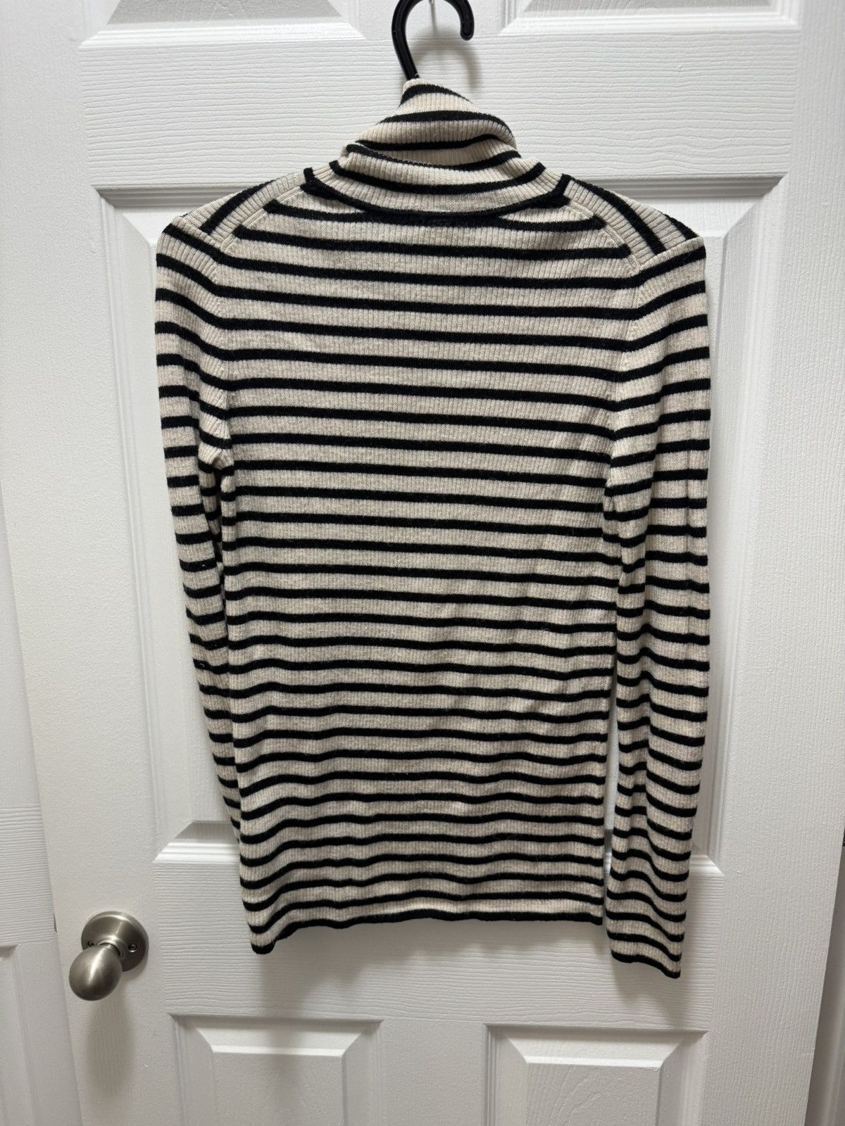 Uniqlo Uniqlo Wool Turtle Neck Stripped White Black Size L / US 10 / IT 46 - 2 Thumbnail