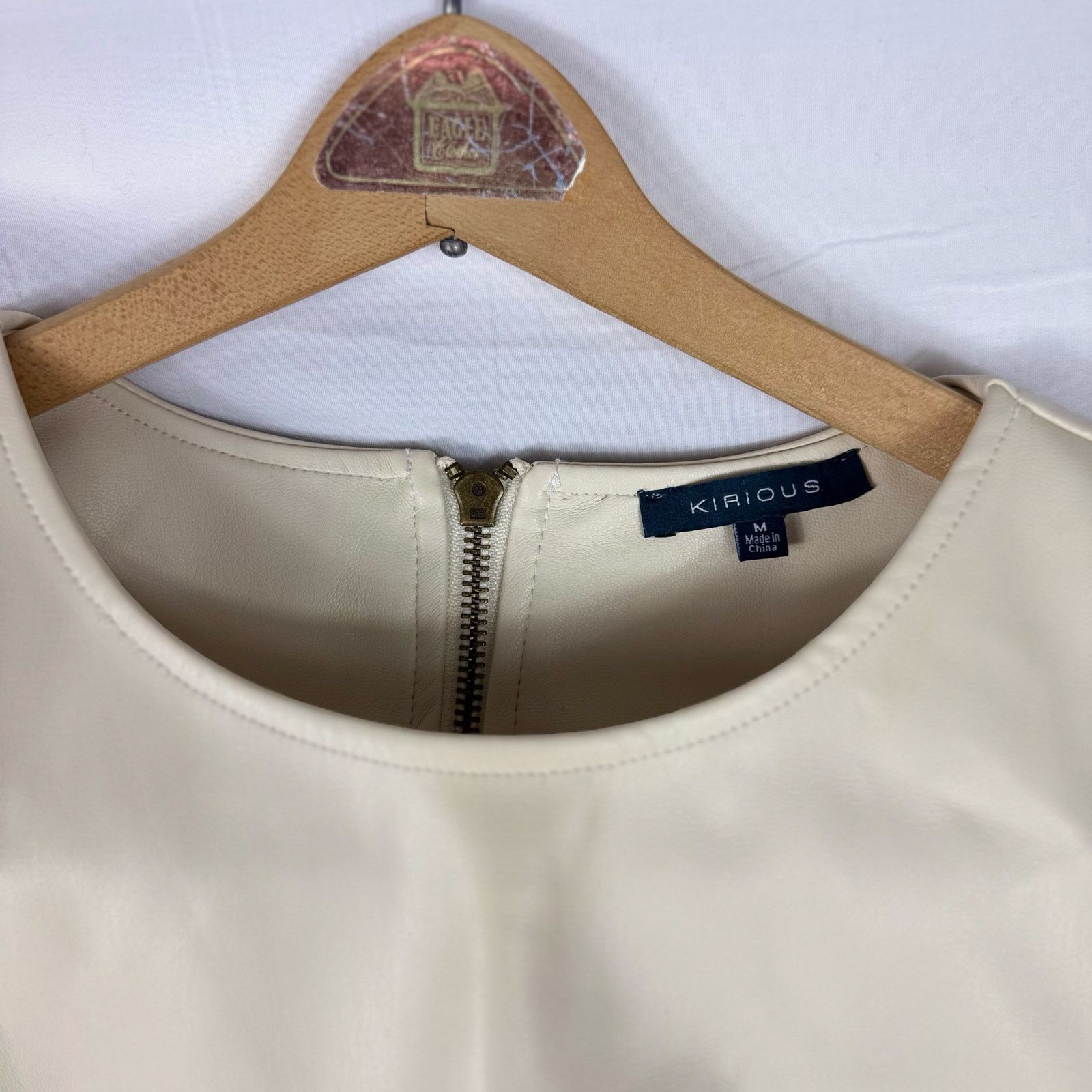 Other NWT Kirious Sleeveless Cropped Blouse Med Beige Zipper Back Size M / US 6-8 / IT 42-44 - 4 Thumbnail