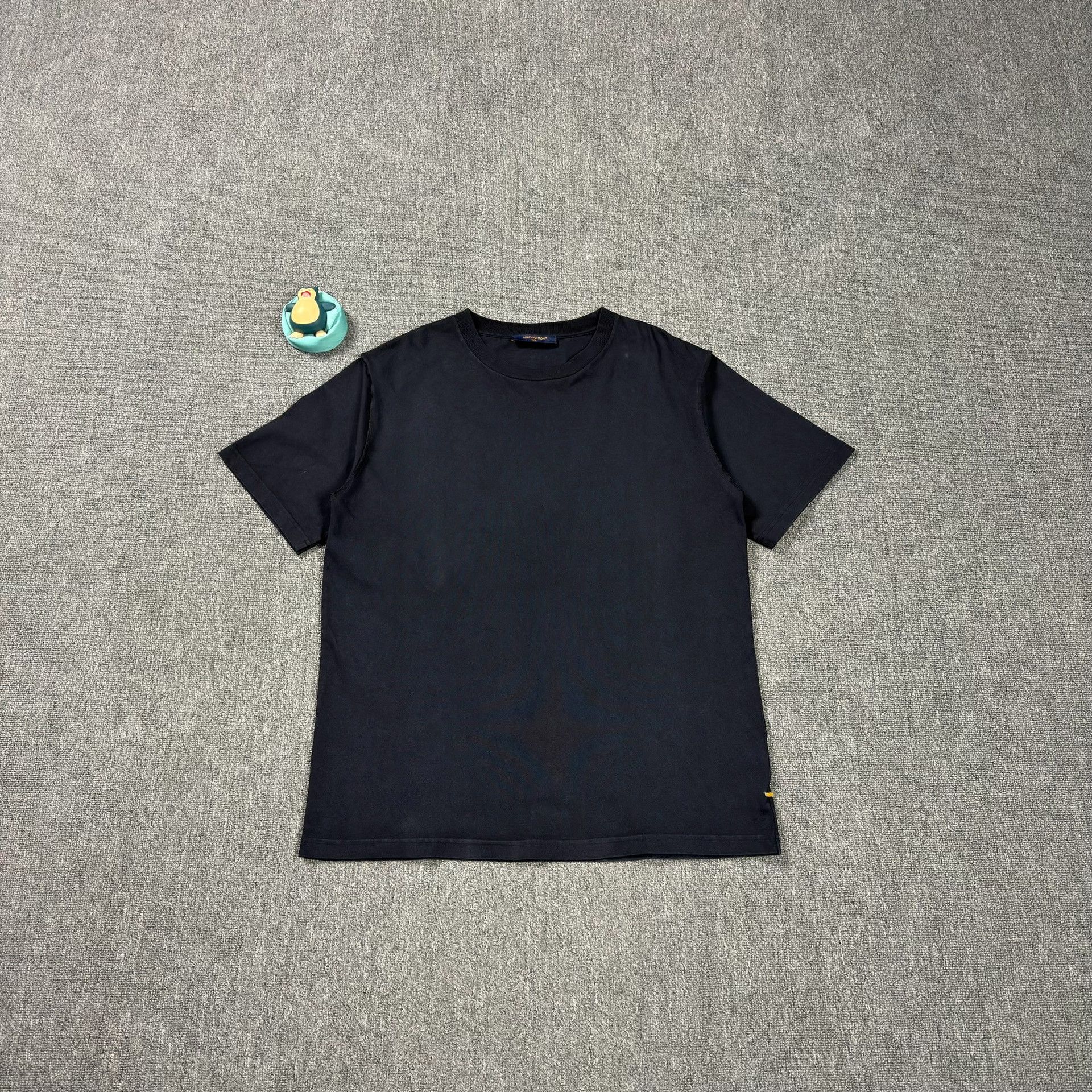 Louis Vuitton Louis Vuitton Staples Edition Logo T-Shirt XXL Size US XXL / EU 58 / 5 - 1 Thumbnail