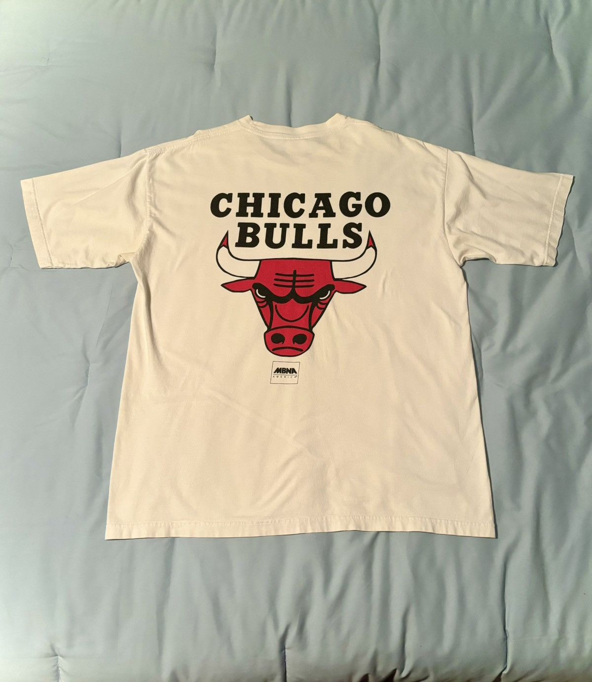 Chicago Bulls Logo Graphic Tee Front & Back Spellout 90s NBA