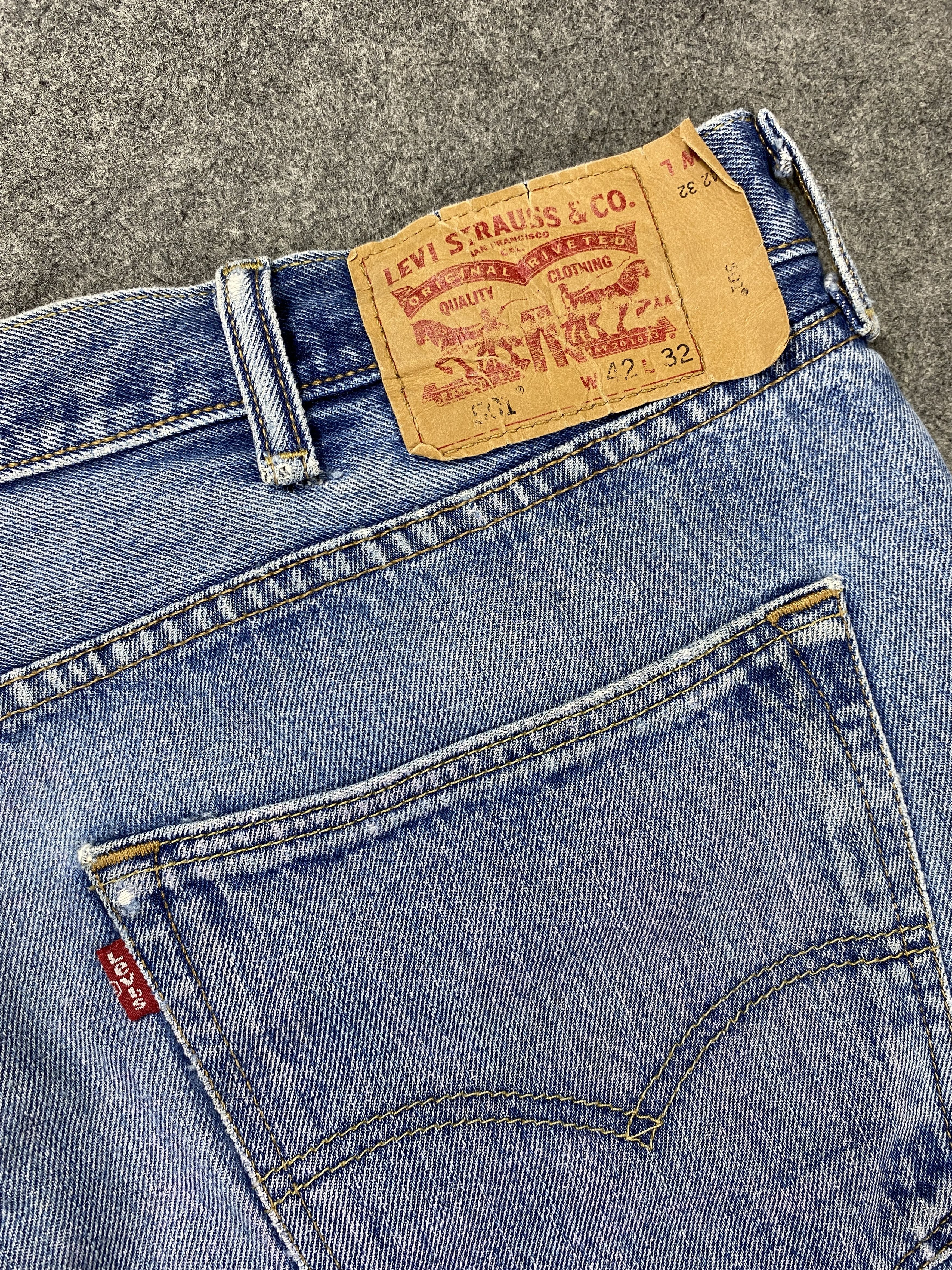 Japanese Brand Ripped Dirty Blue Vintage Levi's 501 32x30.5 Denim -JN2262 Size US 32 / EU 48 - 11 Thumbnail