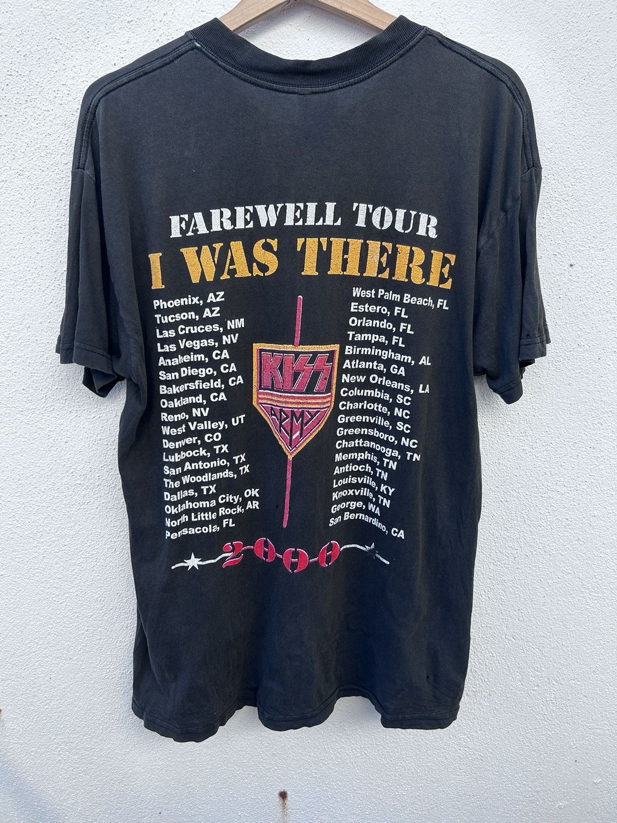 KISS Vintage Kiss Farewell Tour 2000 Distressed Tee Size US L / EU 52-54 / 3 - 6 Thumbnail