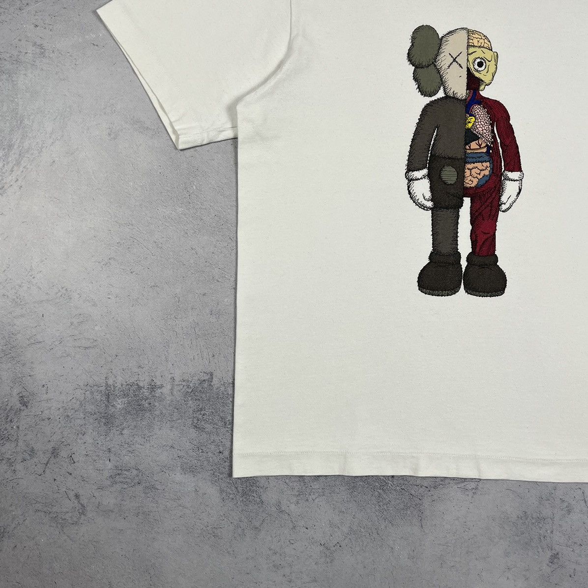 Kaws × Uniqlo Kaws x Uniqlo y2k big logo japanese tee Size US S / EU 44-46 / 1 - 5 Thumbnail