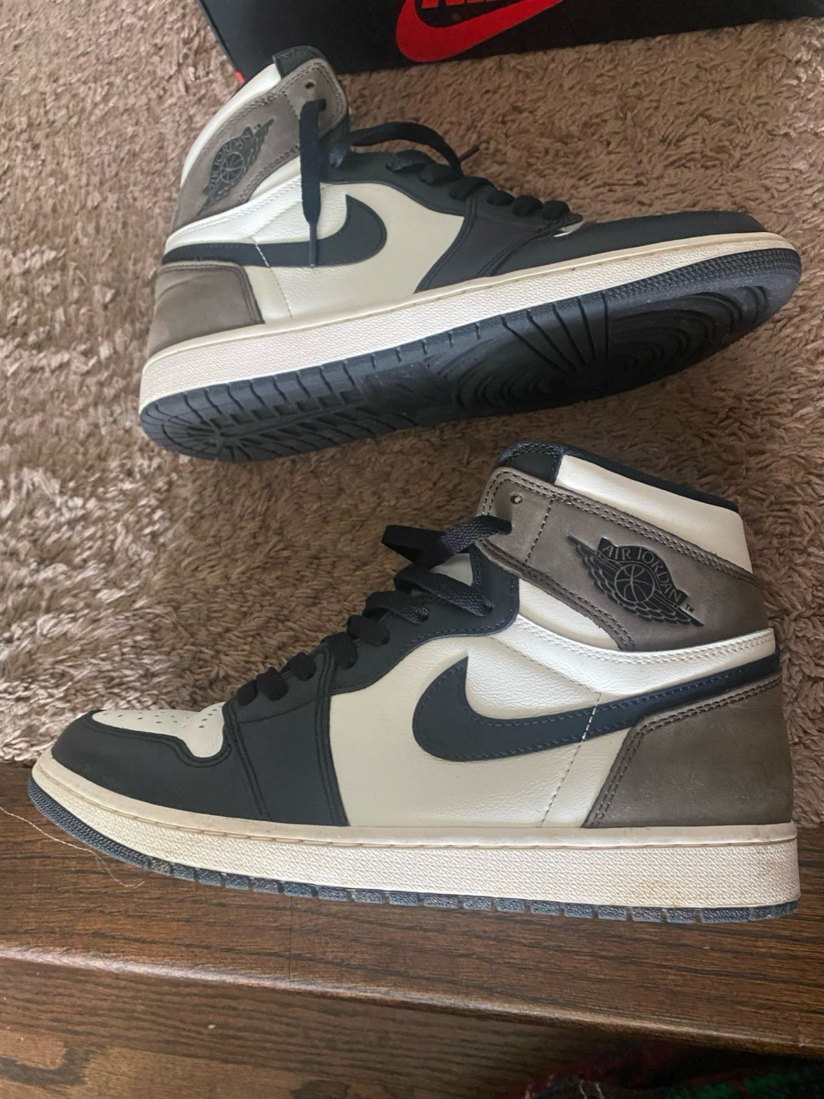 Jordan Brand Air Jordan 1 Retro High OG Dark Mocha Size US 10.5 / EU 43-44 - 6 Thumbnail