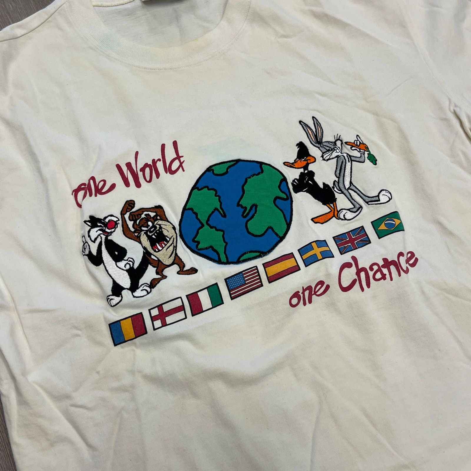 Vintage vintage 1990s Looney Tunes One World One Chance Tee Size L Size US L / EU 52-54 / 3 - 3 Thumbnail