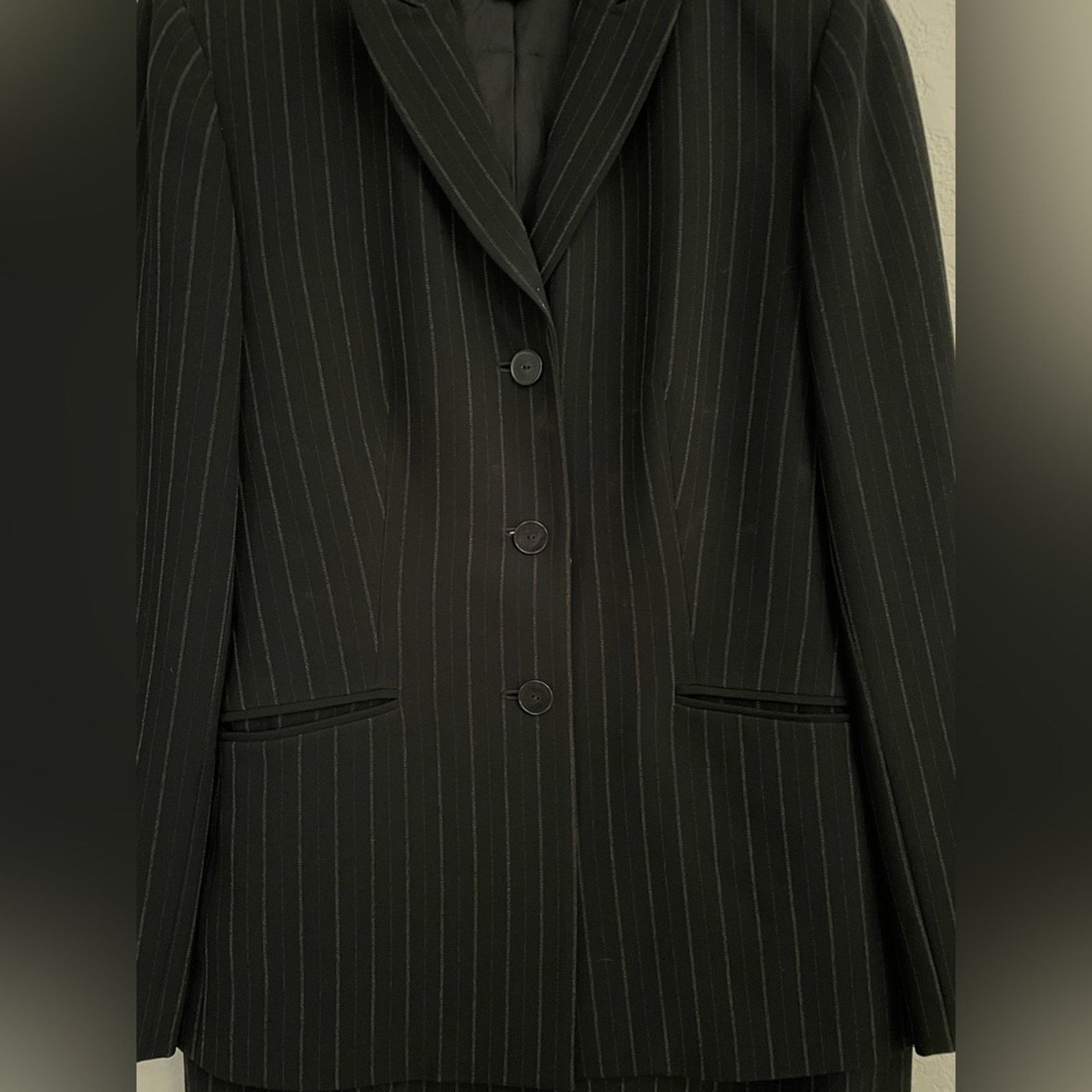 Ann Taylor Ann Taylor Black Skirt/Jacket Suit Set - Jacket 2P Skirt 6P Size XS / US 0-2 / IT 36-38 - 3 Thumbnail