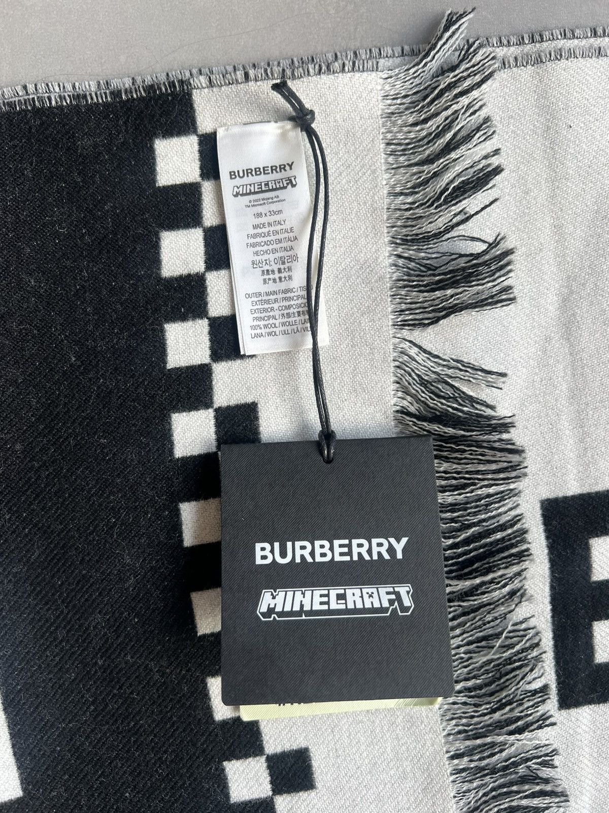 Burberry Burberry x Minecraft Scarf Size ONE SIZE - 7 Thumbnail