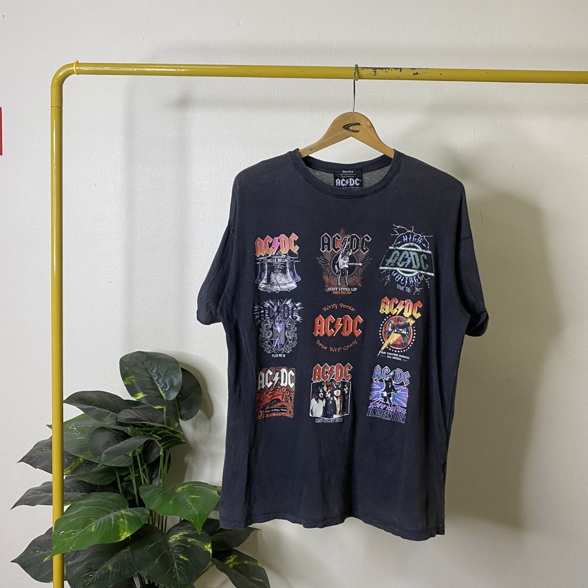 AC/DC Bershka x ACDC Collaboration Washed Black T Shirt Size US L / EU 52-54 / 3 - 1 Thumbnail
