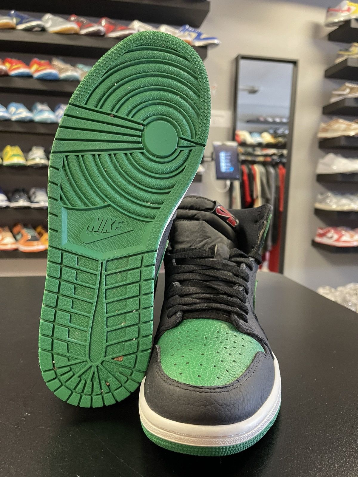 Jordan Brand Size 10.5 - Jordan 1 Retro High Pine Green Black Clean! Size US 10.5 / EU 43-44 - 9 Thumbnail