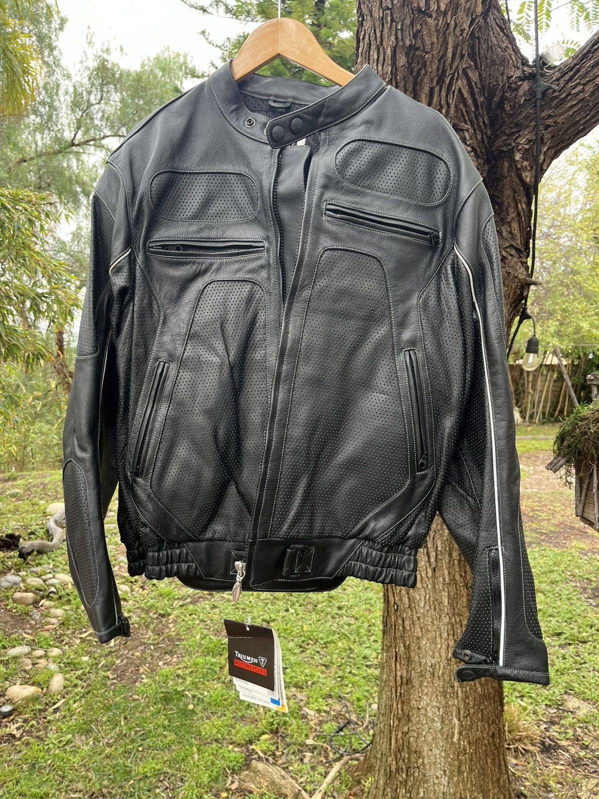 Other TRIUMPH Motorcycle Leather Genuine Perforated Jacket 46, NWT Size US XL / EU 56 / 4 - 1 Thumbnail