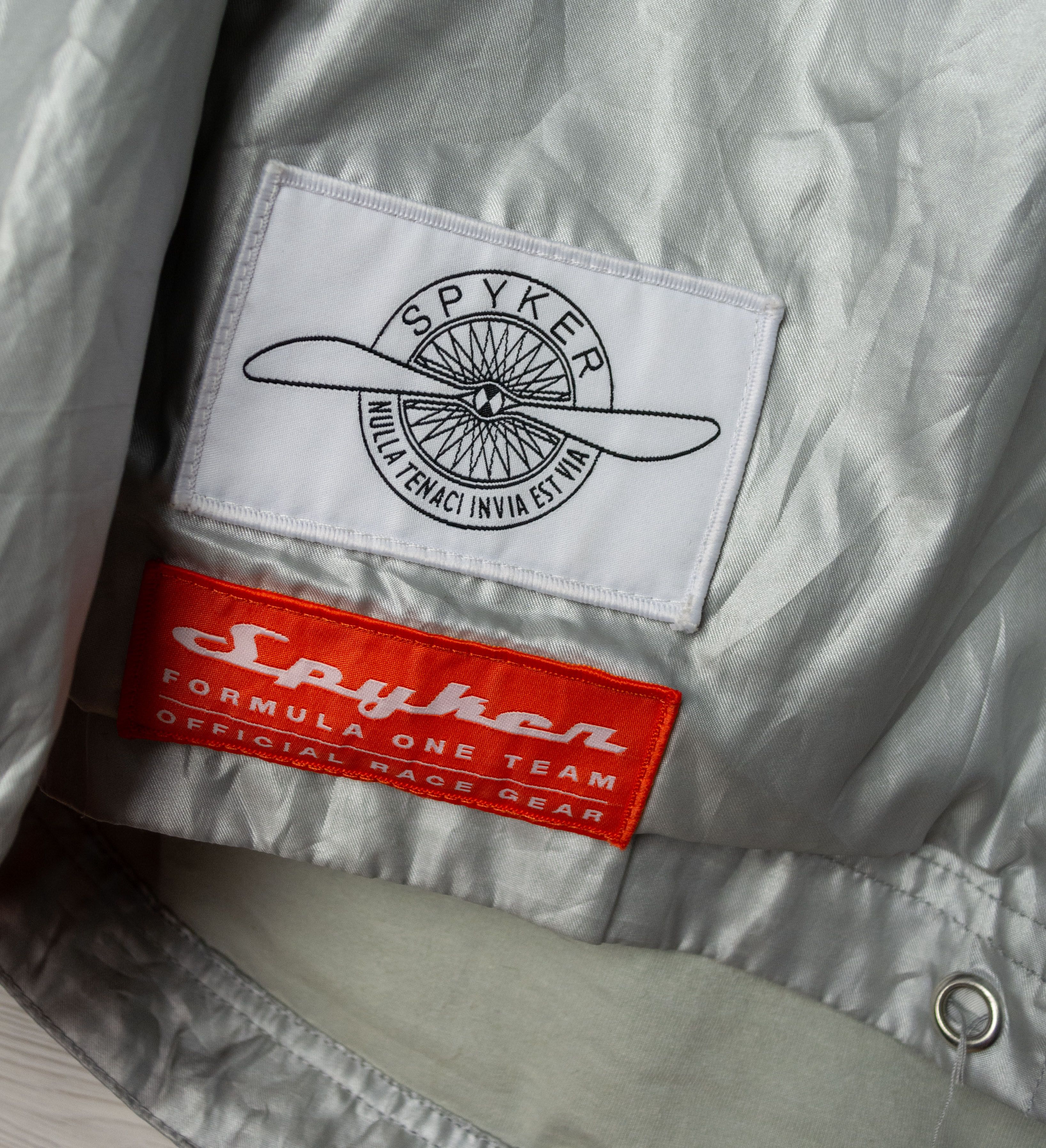 Formula 1 SPYKER FORMULA ONE TEAM SILVER JACKET Size US L / EU 52-54 / 3 - 5 Thumbnail