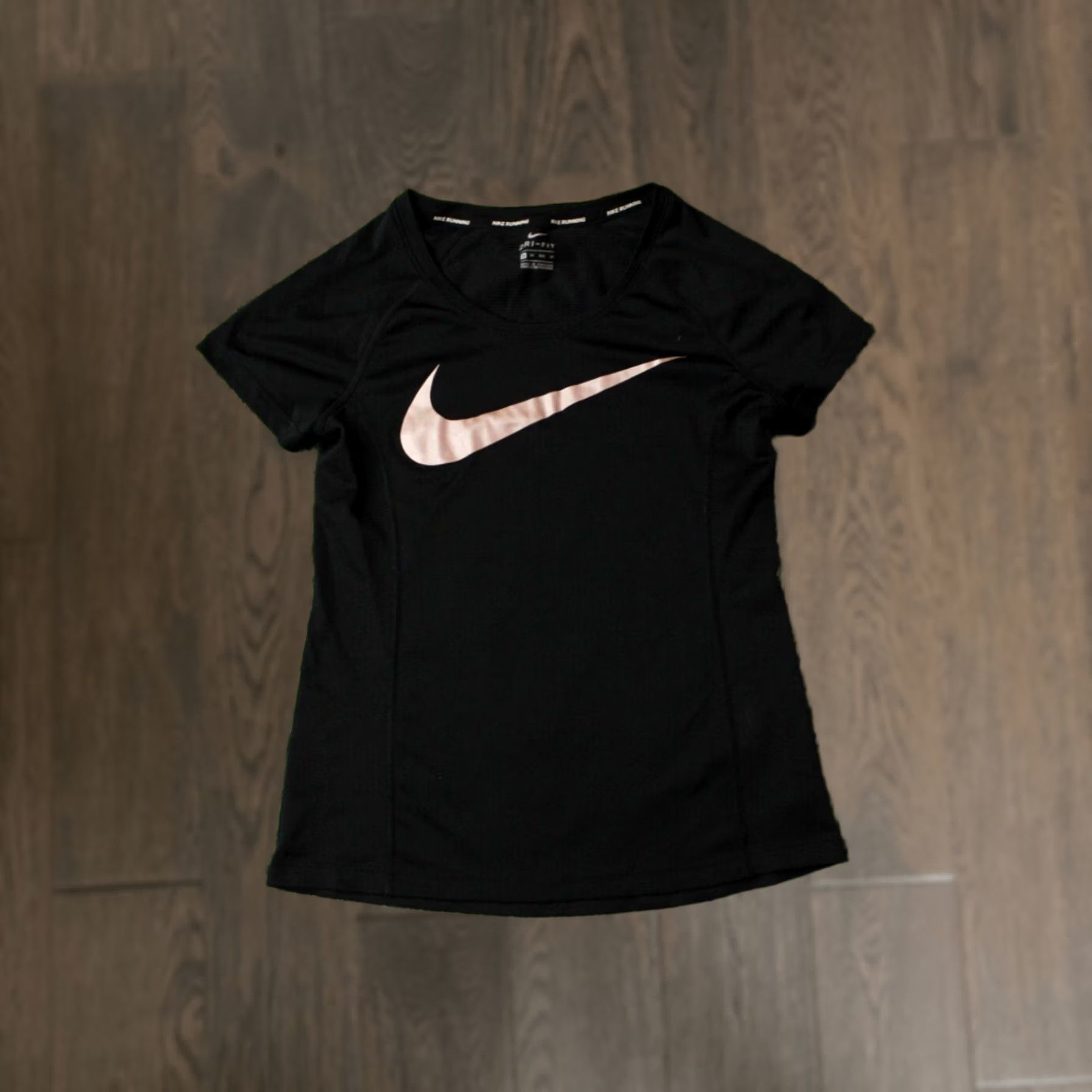 Nike NIKE RUN RUNNING DRI-FIT ORIGINAL 2017 WOMEN T-Shirt XS Black Training Jersey Short Sleeve - Nike Dri-FIT Shirt Womens XS Size XS / US 0-2 / IT 36-38 - 1 Thumbnail