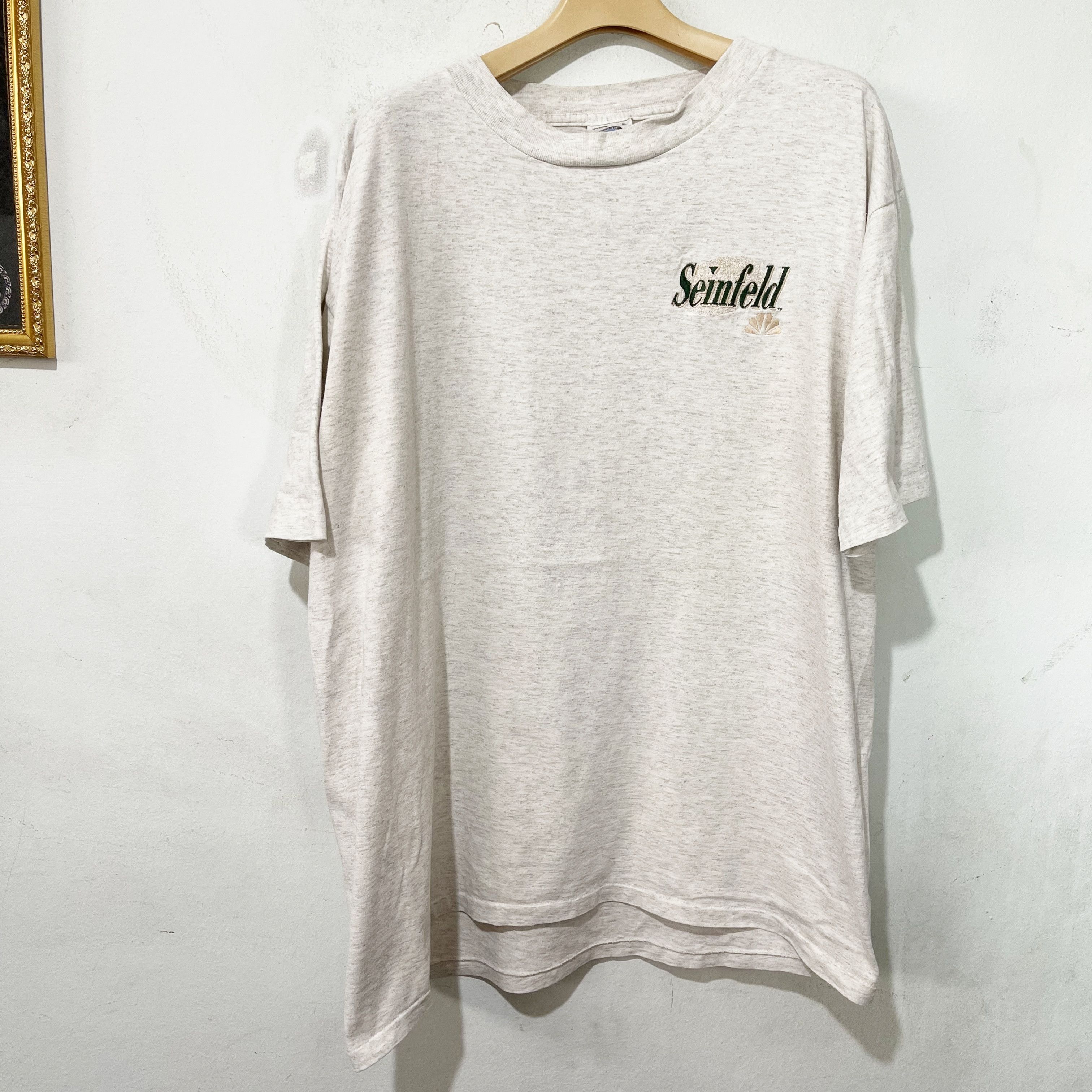 Vintage Vintage 90’s Embroidered Seinfeld Shirt Size US XL / EU 56 / 4 - 1 Thumbnail