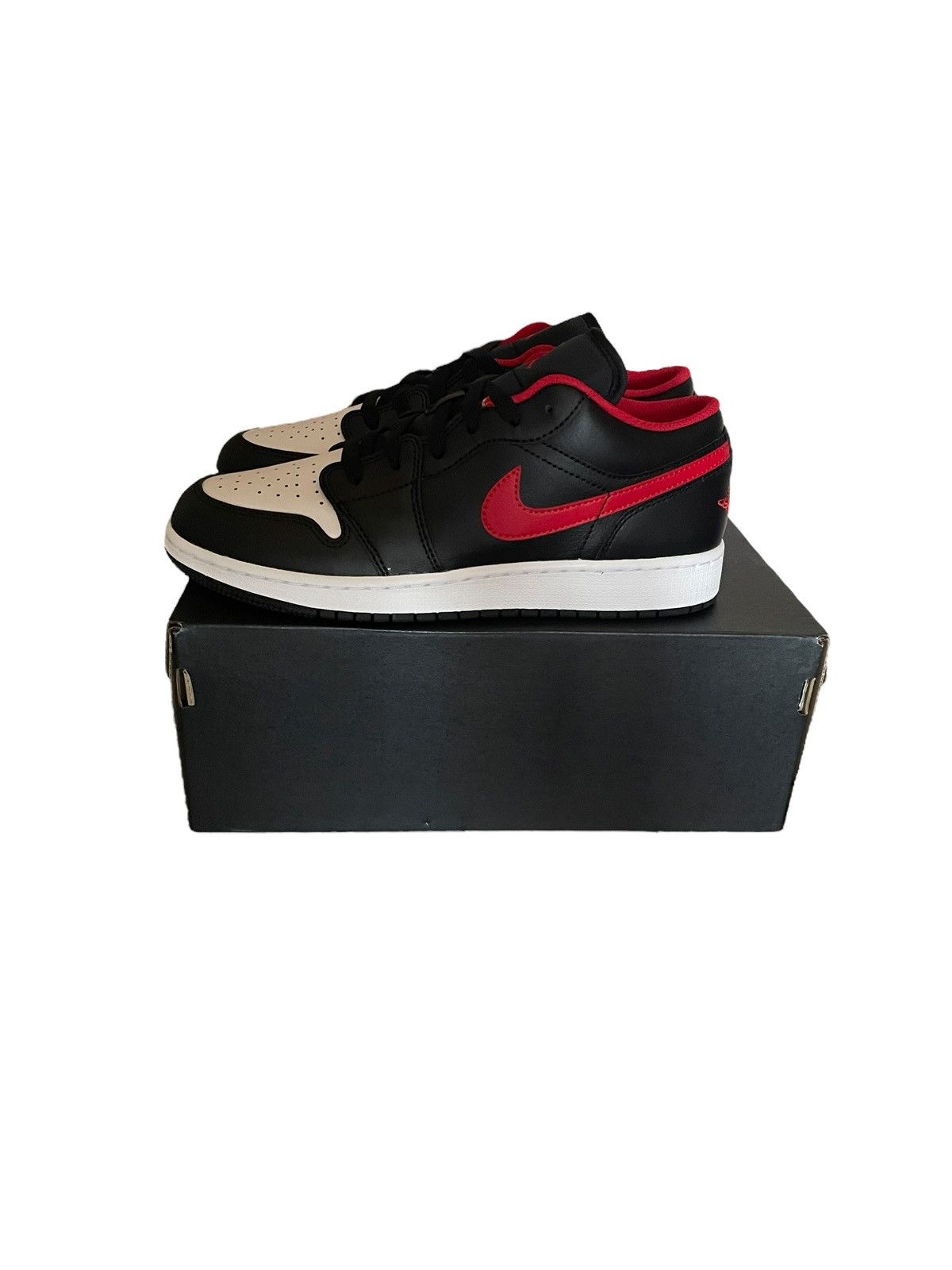 Jordan Brand × Nike Air Jordan 1 Low Black Fire Red GS (553560-063) Size US 7 / EU 40 - 2 Thumbnail