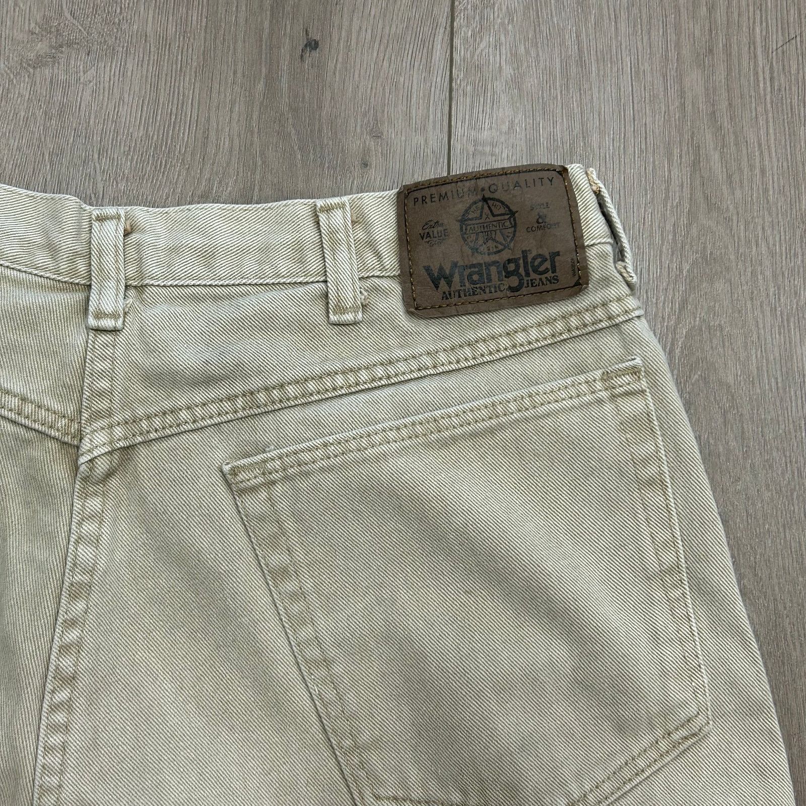 Wrangler vintage Wrangler Jean shorts Jorts Tan Brown size 34 B14 Size US 34 / EU 50 - 3 Thumbnail