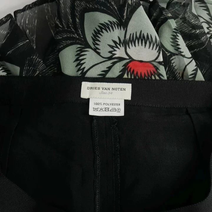 Dries Van Noten Dries Van Noten size:34 Black floral pleated skirt Size 33" - 9 Thumbnail