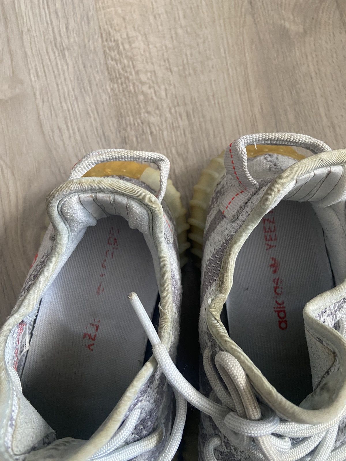 Yeezy Adidas Yeezy Boost 350 V2 Low Blue Tint Size US 8 / EU 41 - 6 Thumbnail
