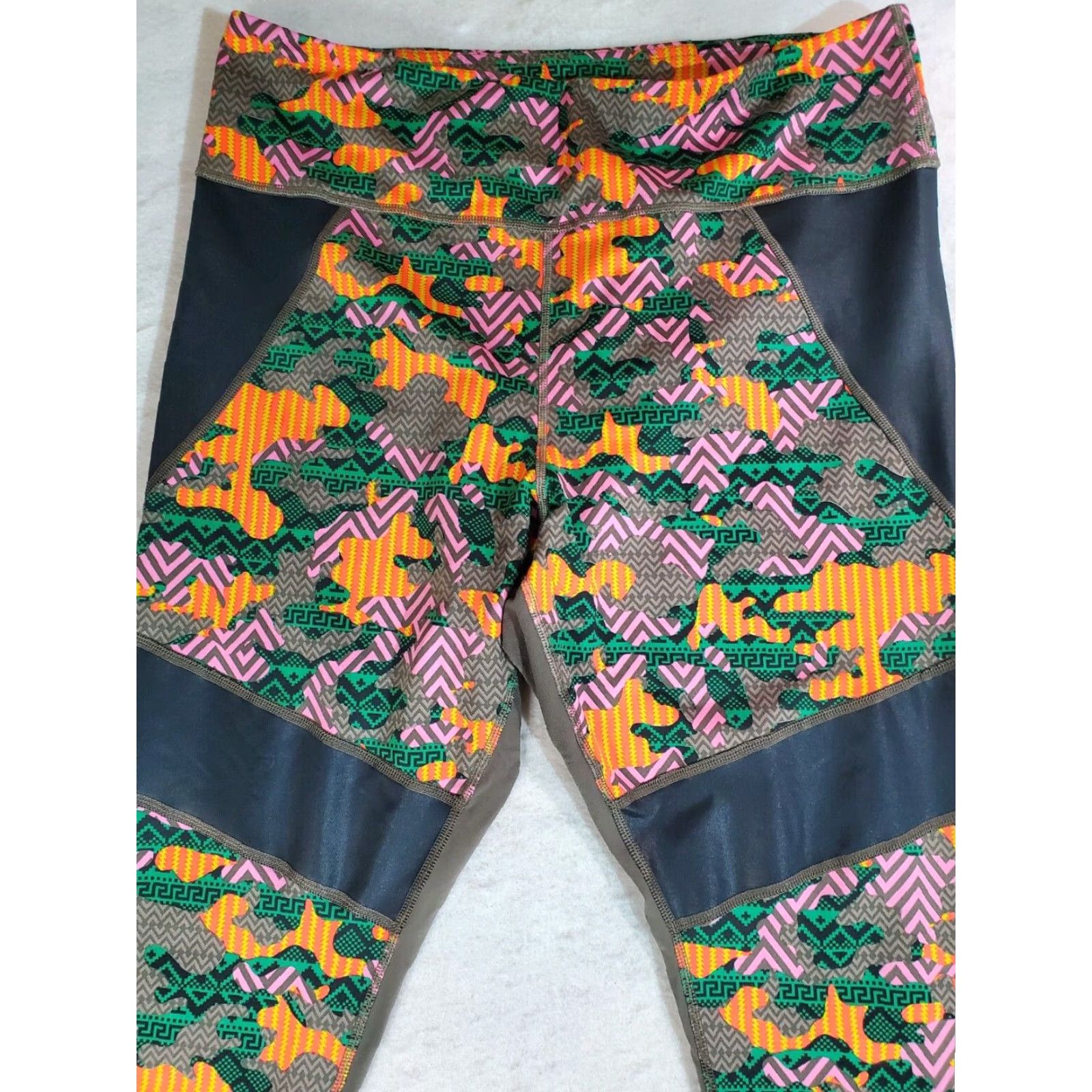 Vintage **Zumba Signature Work Out Leggings Women's Size 2XL Geometric Design** User: Zumba Signature Work Out Leggings Women's Size 2XL Geometric Design Size 40" / US 18 - 2 Thumbnail
