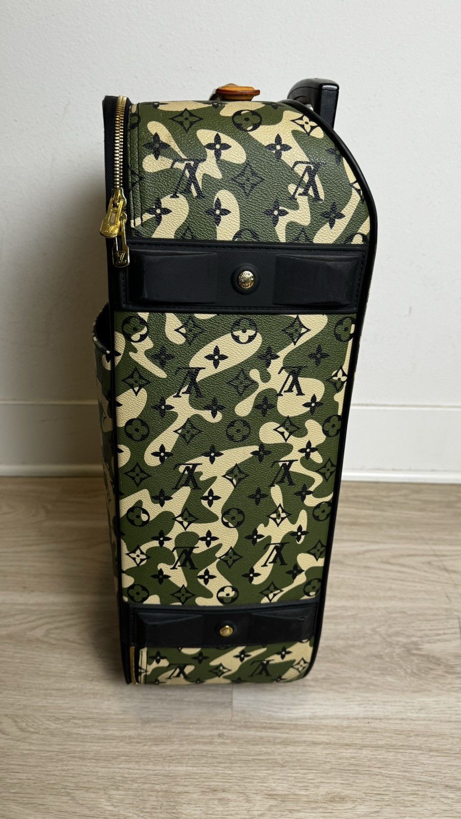 Louis Vuitton × Takashi Murakami Louis Vuitton Takashi Murakami Pegase 60 Monogramouflage Bag Size ONE SIZE - 7 Thumbnail