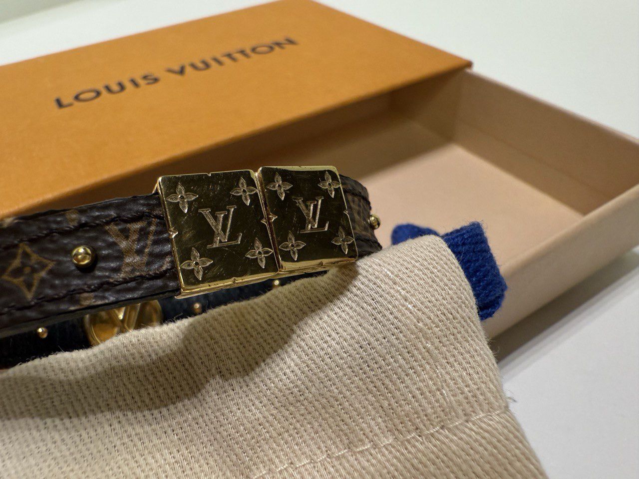 Louis Vuitton Louis Vuitton Reversible LV Circle Bracelet Monogram Noir Size ONE SIZE - 4 Thumbnail