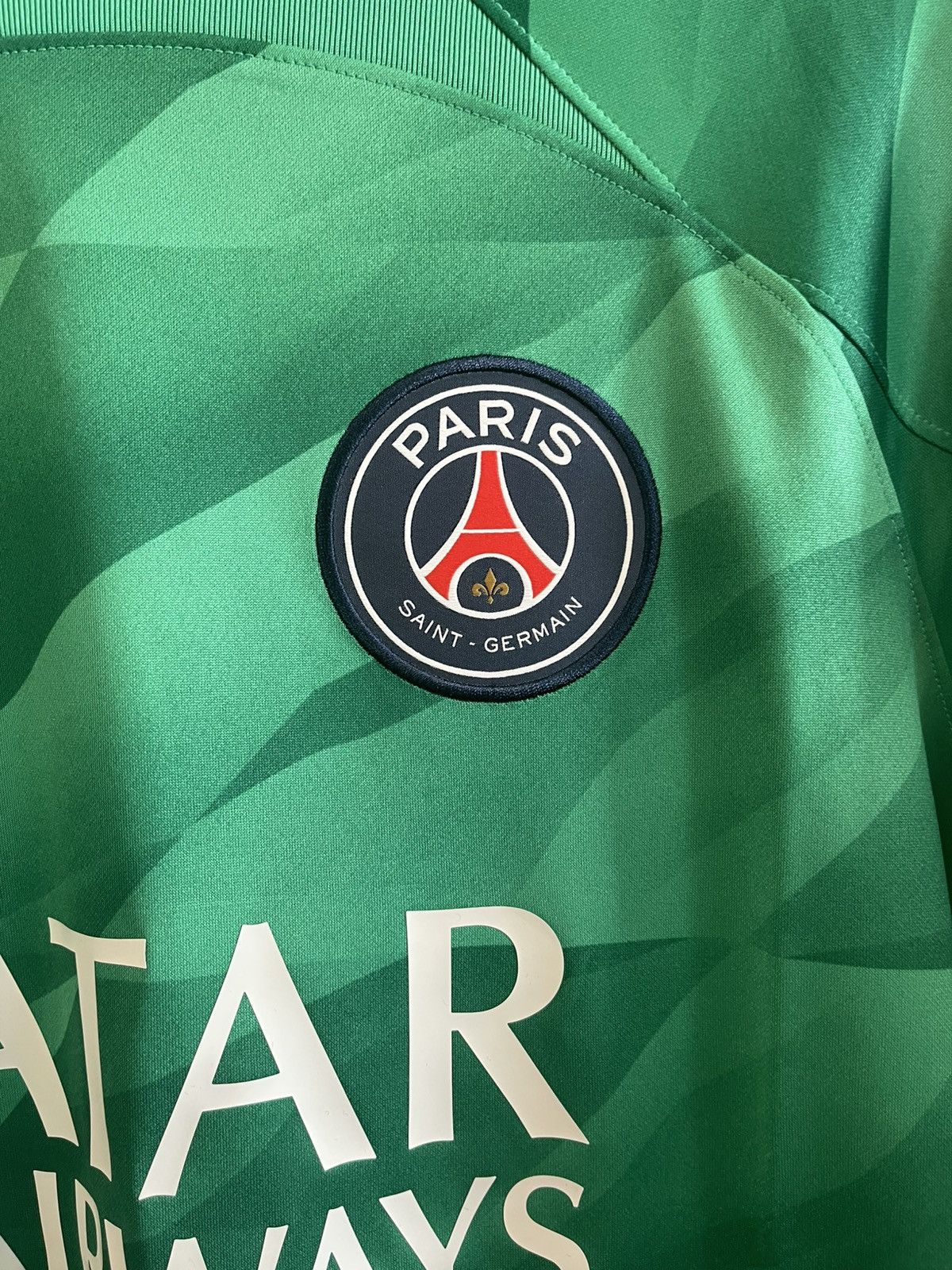 Nike Nike 2023-25 PSG Goalkeeper Jersey Size US M / EU 48-50 / 2 - 2 Thumbnail