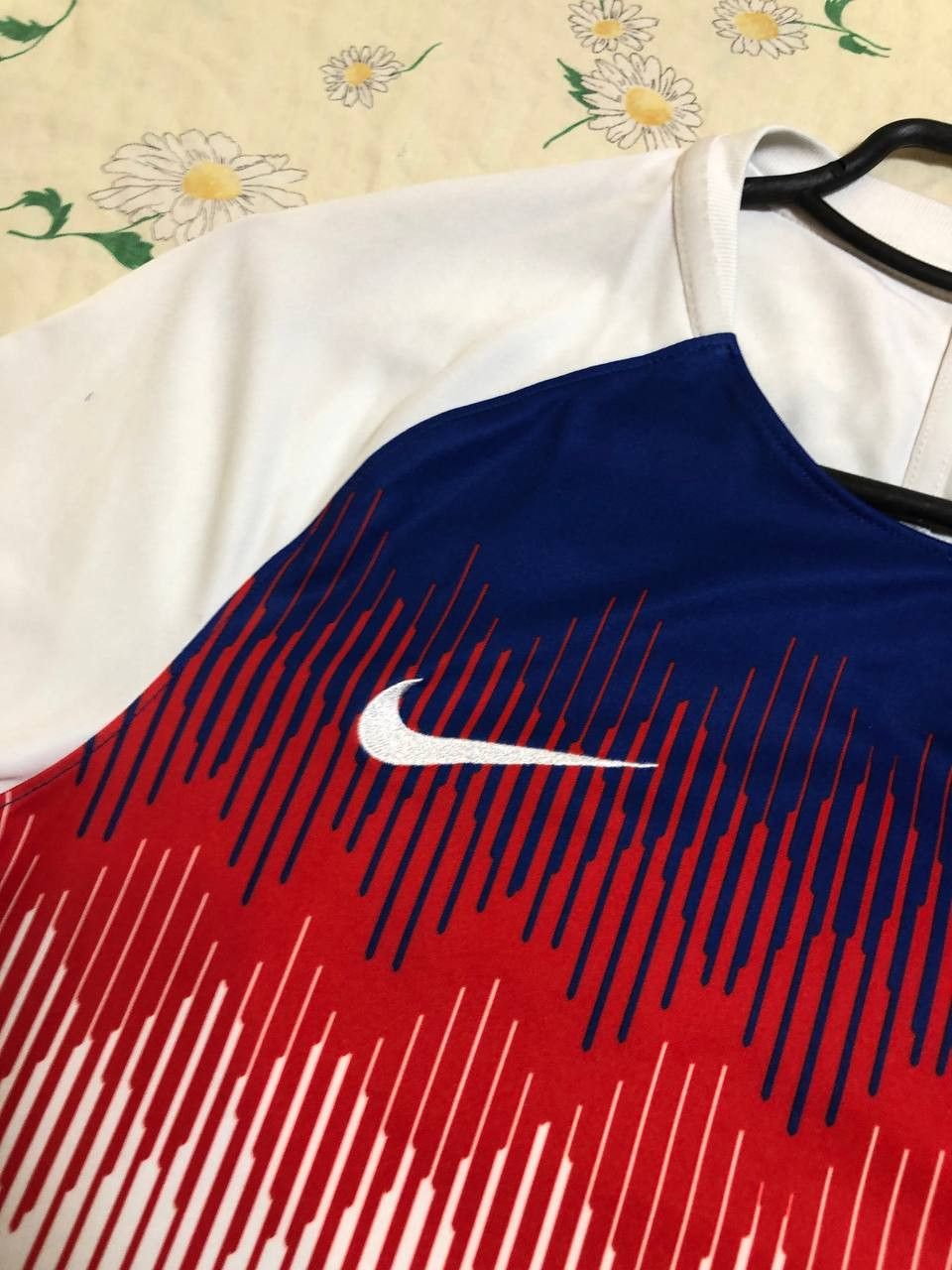 Nike ENGLAND NIKE 2018 WORLD CUP FOOTBALL SOCCER WARM Size US M / EU 48-50 / 2 - 5 Thumbnail