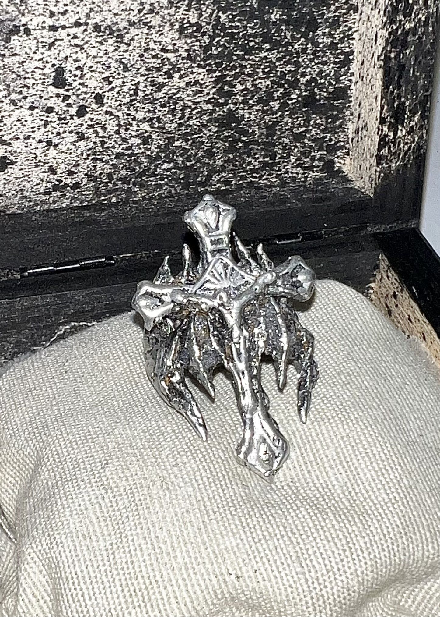 KMRii 1/1 custom gothic cross ring. Size ONE SIZE - 3 Thumbnail