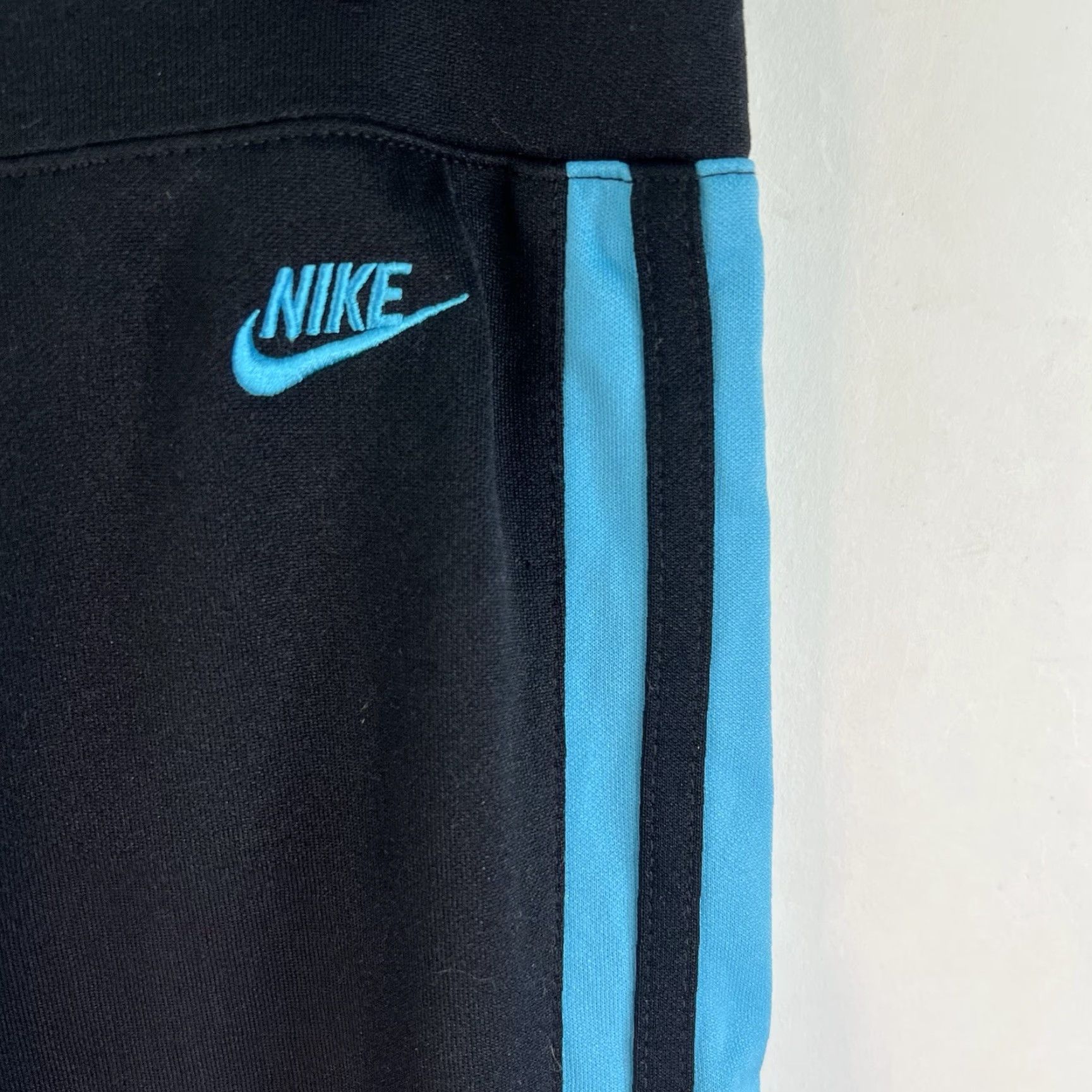 Nike Nike Striped Poly/Cotton Training Cycle Shorts Women M 8-10 Black 33X12 Size 32" / US 10 / IT 46 - 2 Thumbnail