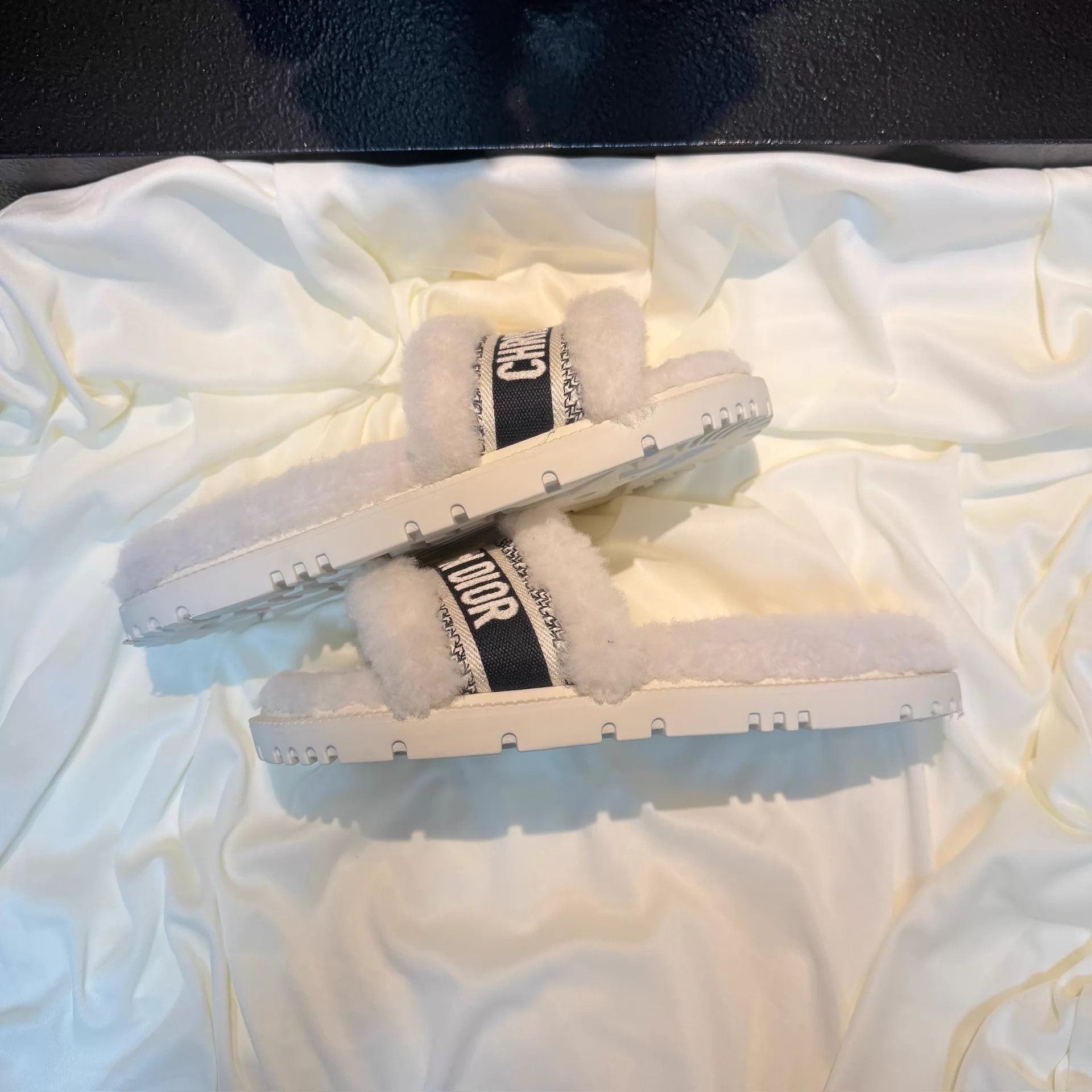 Dior Dior Black White Logo Embroidered Plush Slippers Size 37 Size US 6.5 / IT 36.5 - 5 Thumbnail