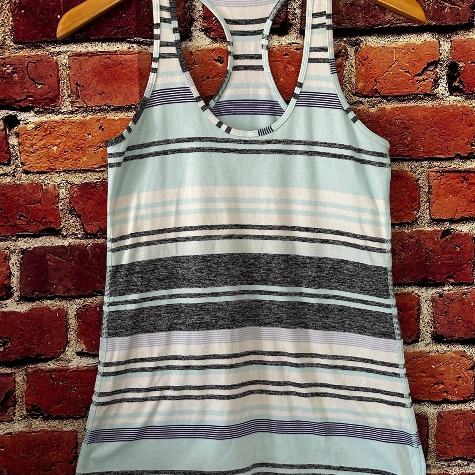 Lululemon Lululemon tank top size 8 Size M / US 6-8 / IT 42-44 - 2 Thumbnail