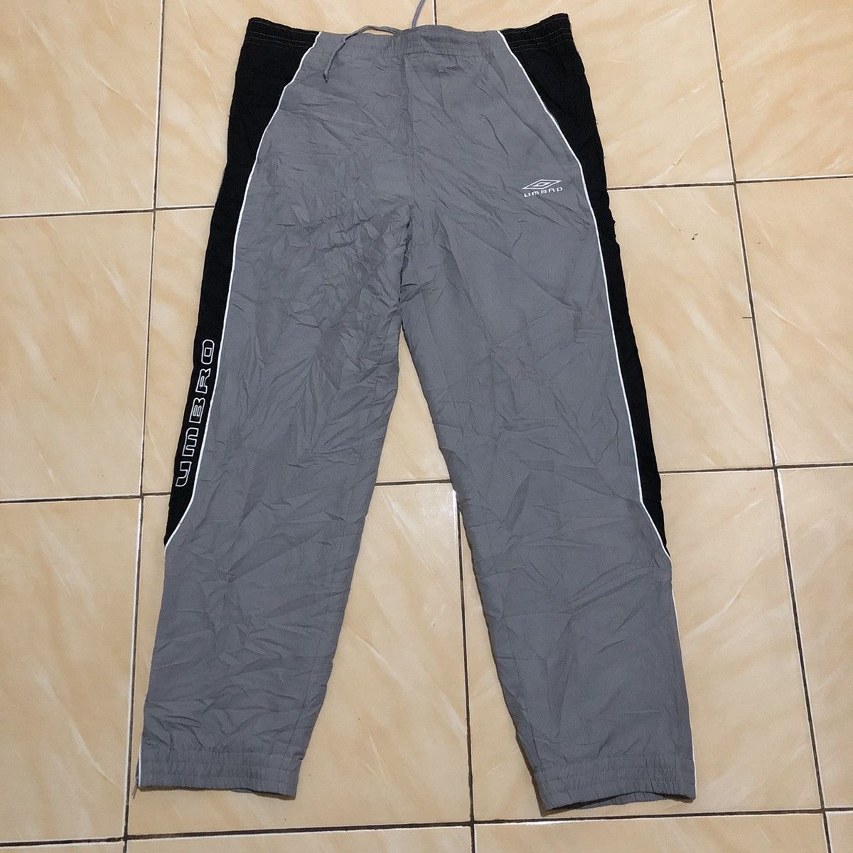 Umbro Vintage UMBRO Baggy Sweat Pant Size US 36 / EU 52 - 1 Thumbnail