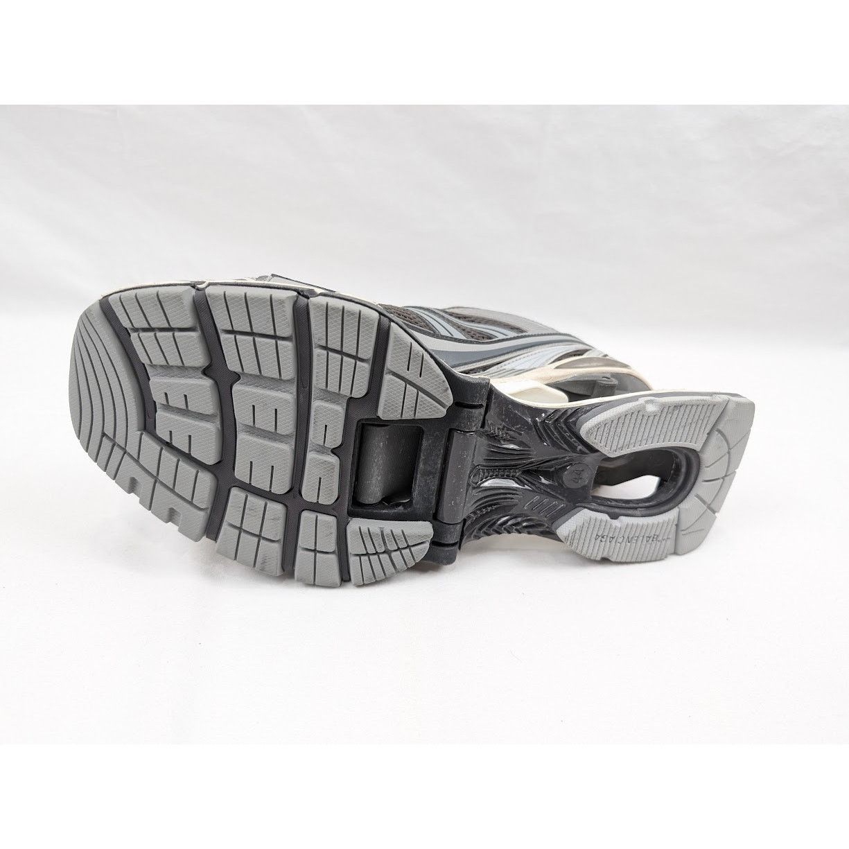 Balenciaga o1rshd1 Rubber X-Pander Sneakers in Grey/Black/White Size US 11 / EU 44 - 11 Thumbnail
