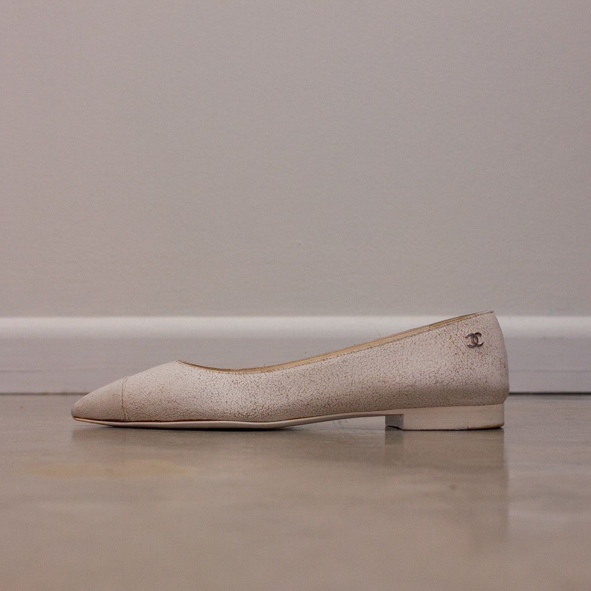 Chanel Chanel Interlocking CC Ballerina Flats White Cracked Leather Size US 6.5 / IT 36.5 - 10 Thumbnail