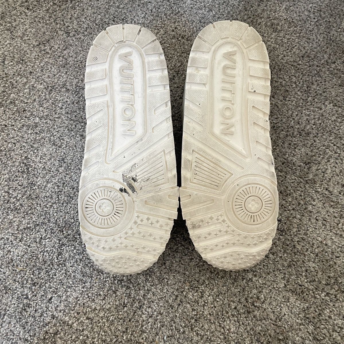 Louis Vuitton LOUIS VUITTON MAXI TRAINER Size US 9 / EU 42 - 5 Thumbnail
