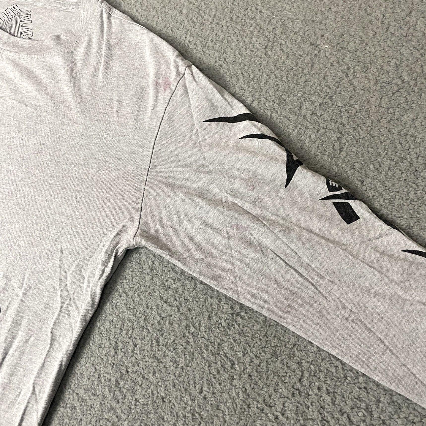 Palace Palace T Shirt Mens M Gray Logo Dolphin Sleeve Hits Rare Tee M Shirt Mens Gray Logo Dolphin Sleeve Hits Rare Tee Size US M / EU 48-50 / 2 - 6 Thumbnail