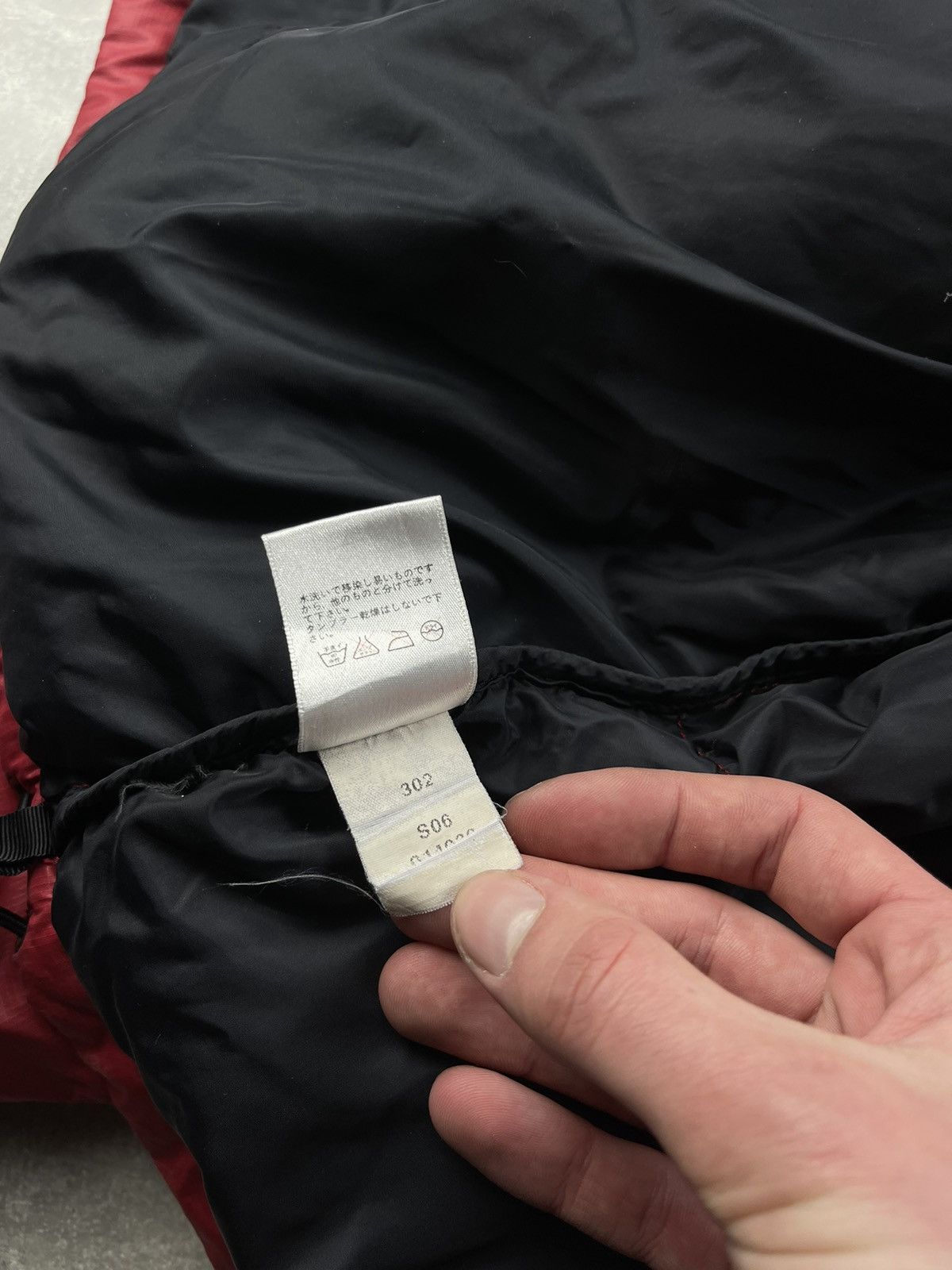 The North Face The North Face 700 Goose Down Puffer Nylon Jacket Red Black Size US L / EU 52-54 / 3 - 24 Thumbnail