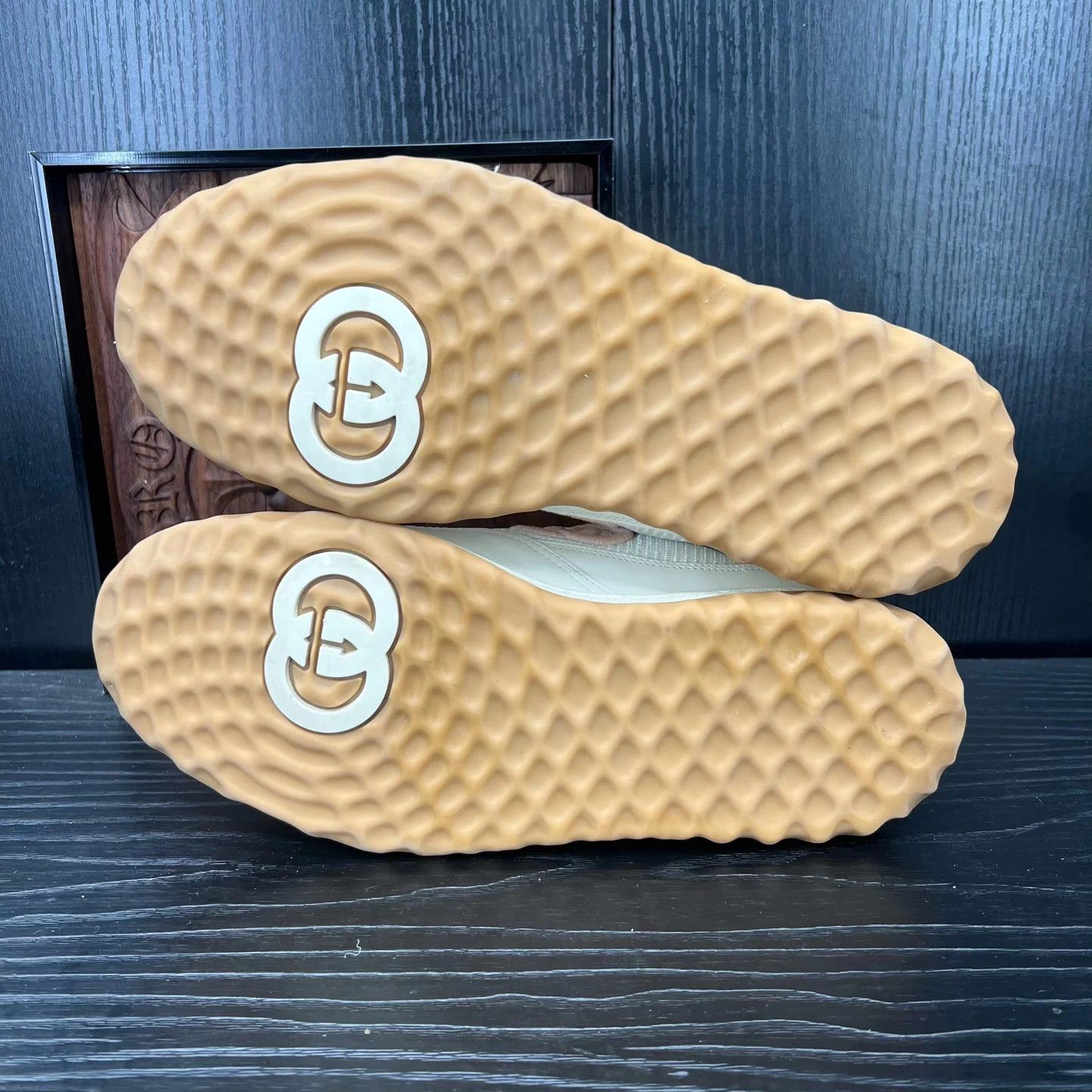 Gucci Gucci Mac80 White & Pink 38.5 Like New Size US 8.5 / IT 38.5 - 6 Thumbnail