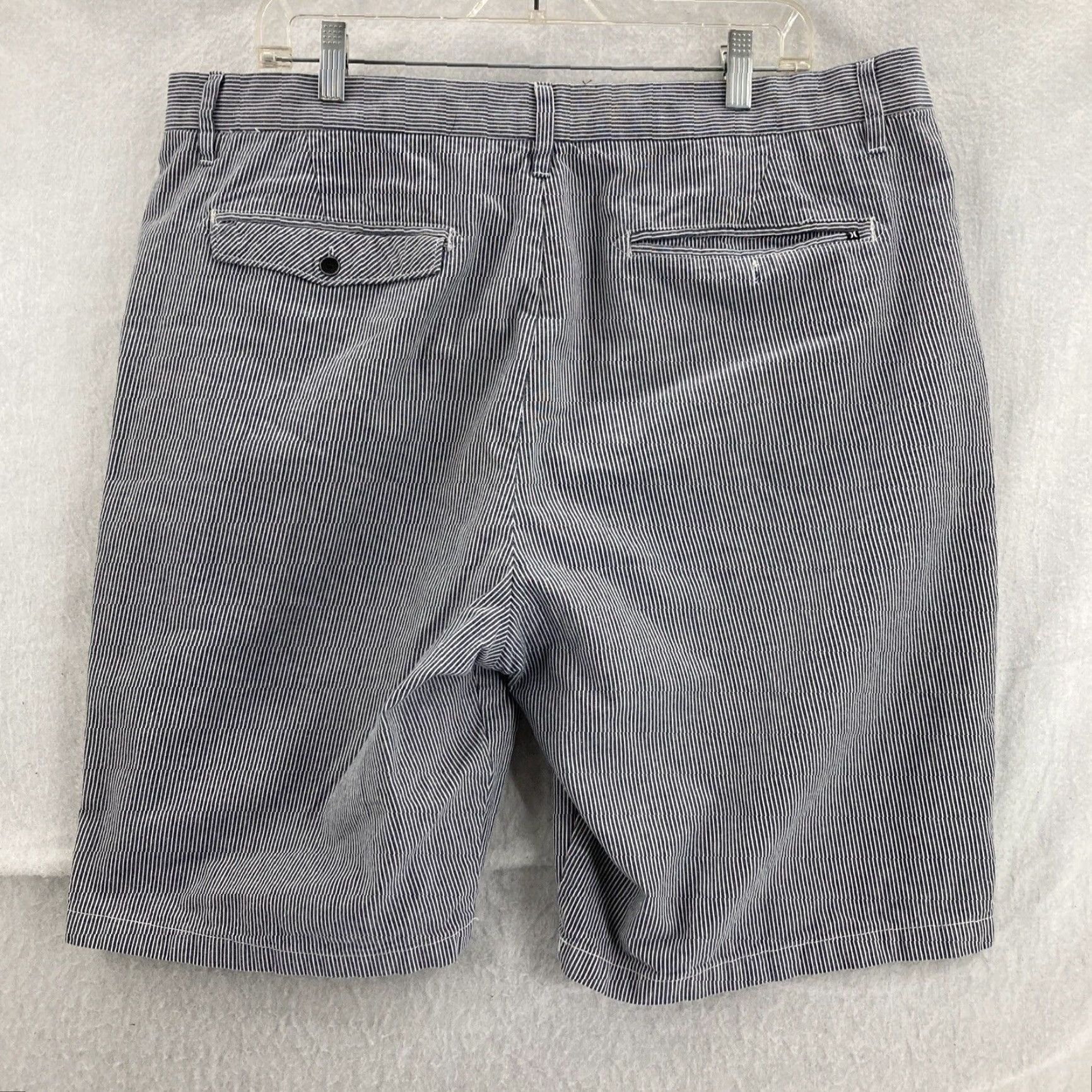 Hurley Hurley Chino Shorts Size 38 Blue Striped Casual Men Regular Belt Loops 9in Inseam Polyester Jersey Front Flat Logo Striped Pattern Dec 90s Theme? Size US 38 / EU 54 - 2 Thumbnail