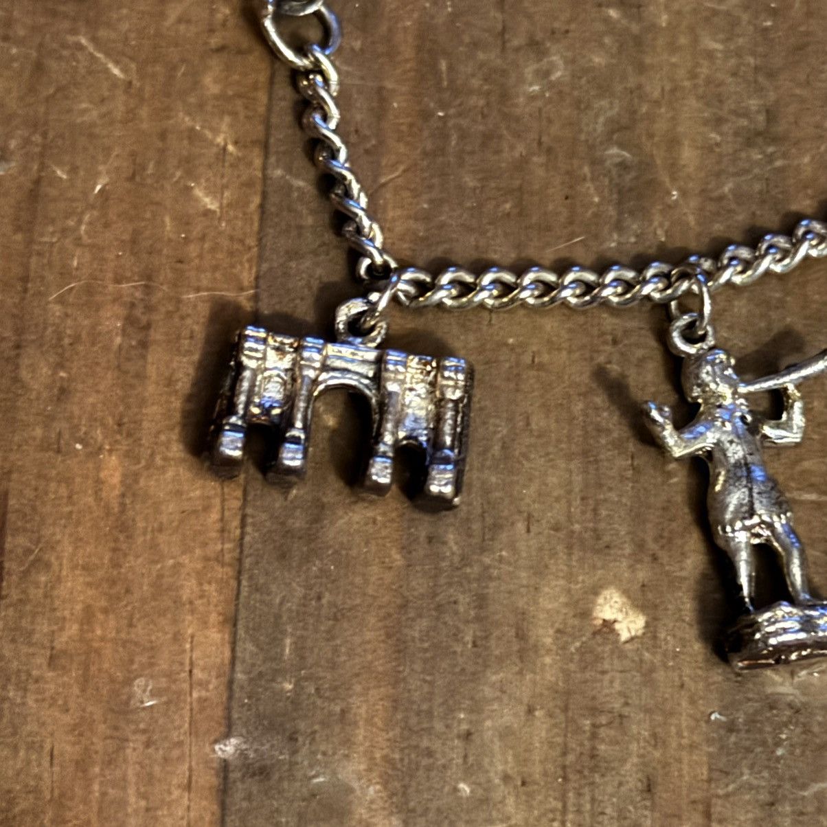 Vintage Vintage gold tone souvenir of London charm bracelet Size ONE SIZE - 4 Thumbnail