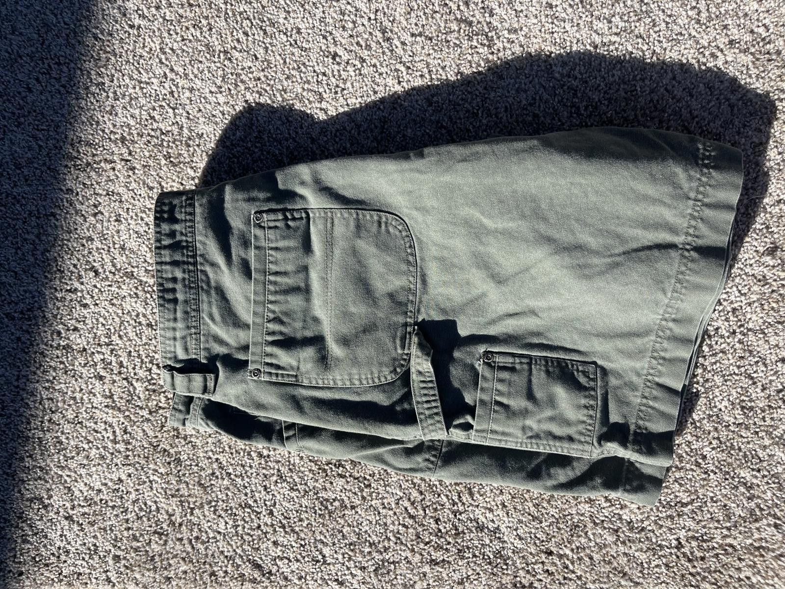 Other Stylish Green Cargo Shorts for Outdoor Adventures Size US 40 / EU 56 - 4 Thumbnail