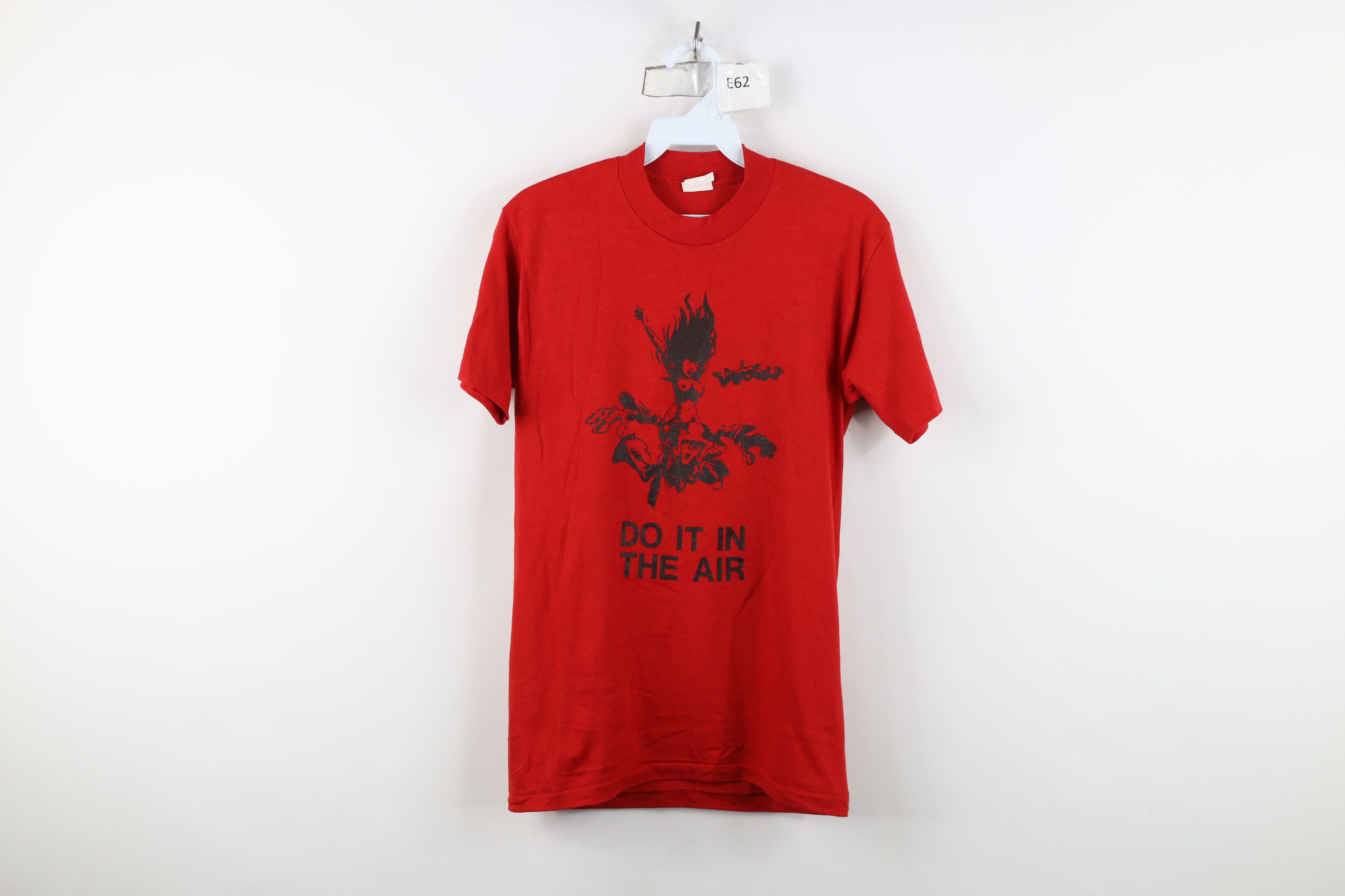 Vintage Vintage 70s 80s Girl Do It In The Air Sky Diving T-Shirt USA Size US M / EU 48-50 / 2 - 1 Thumbnail