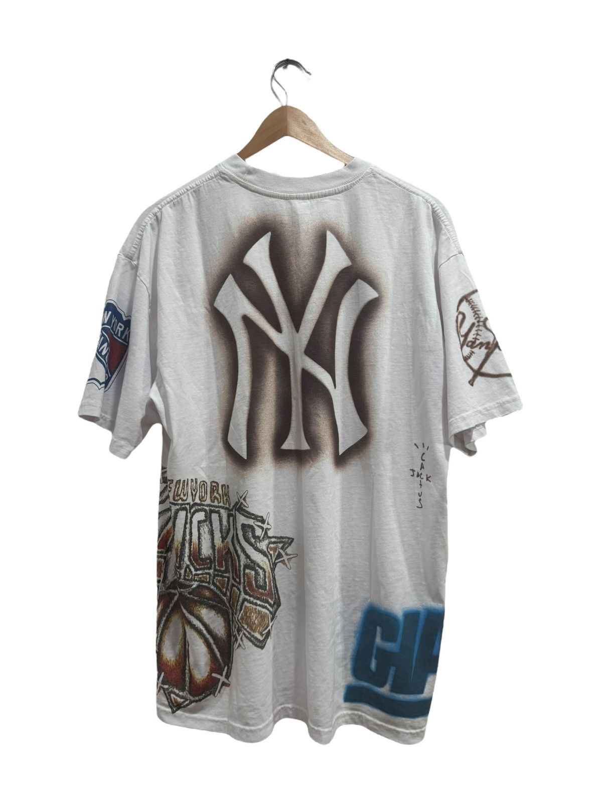 Travis Scott Travis Scott Fanatics Fest Exclusive NYC Teams Tee White Size US S / EU 44-46 / 1 - 7 Thumbnail