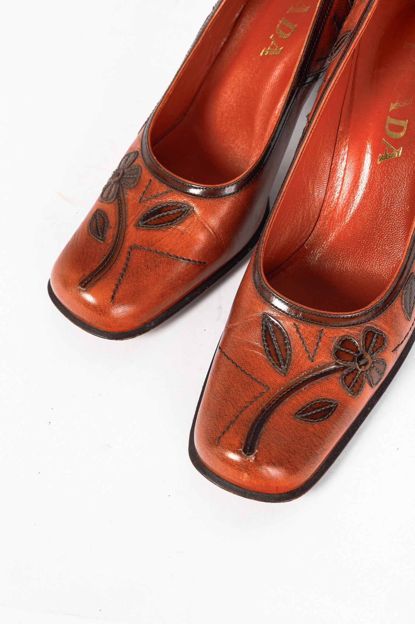 Prada Prada AW/96 Orange Leather Floral-Applique Pumps Size US 7.5 / IT 37.5 - 6 Thumbnail
